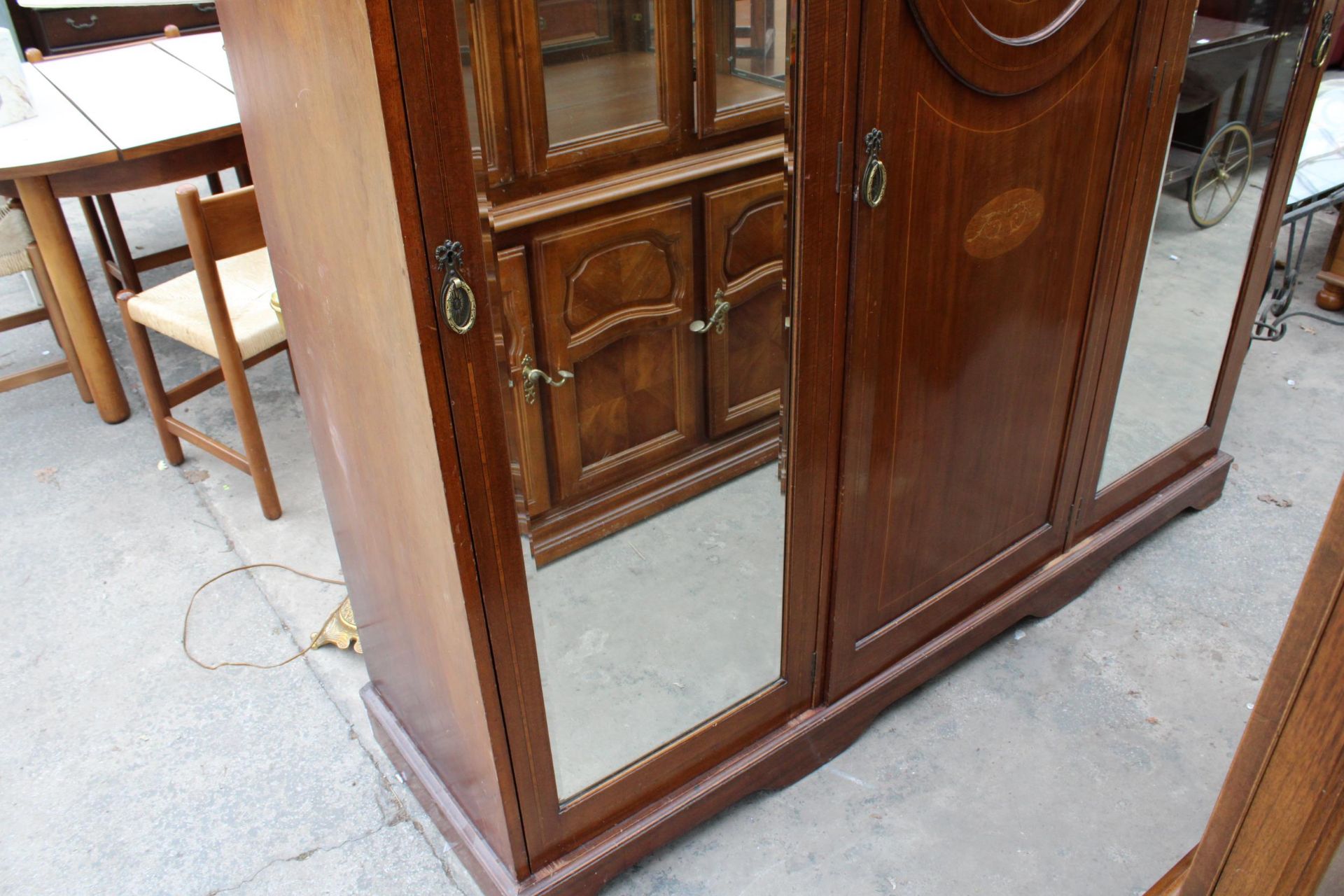 AN EDWARDIAN MAHOGANY AND INLAID DOUBLE MIRROR DOOR WARDROBE 74" WIDE - Image 3 of 9