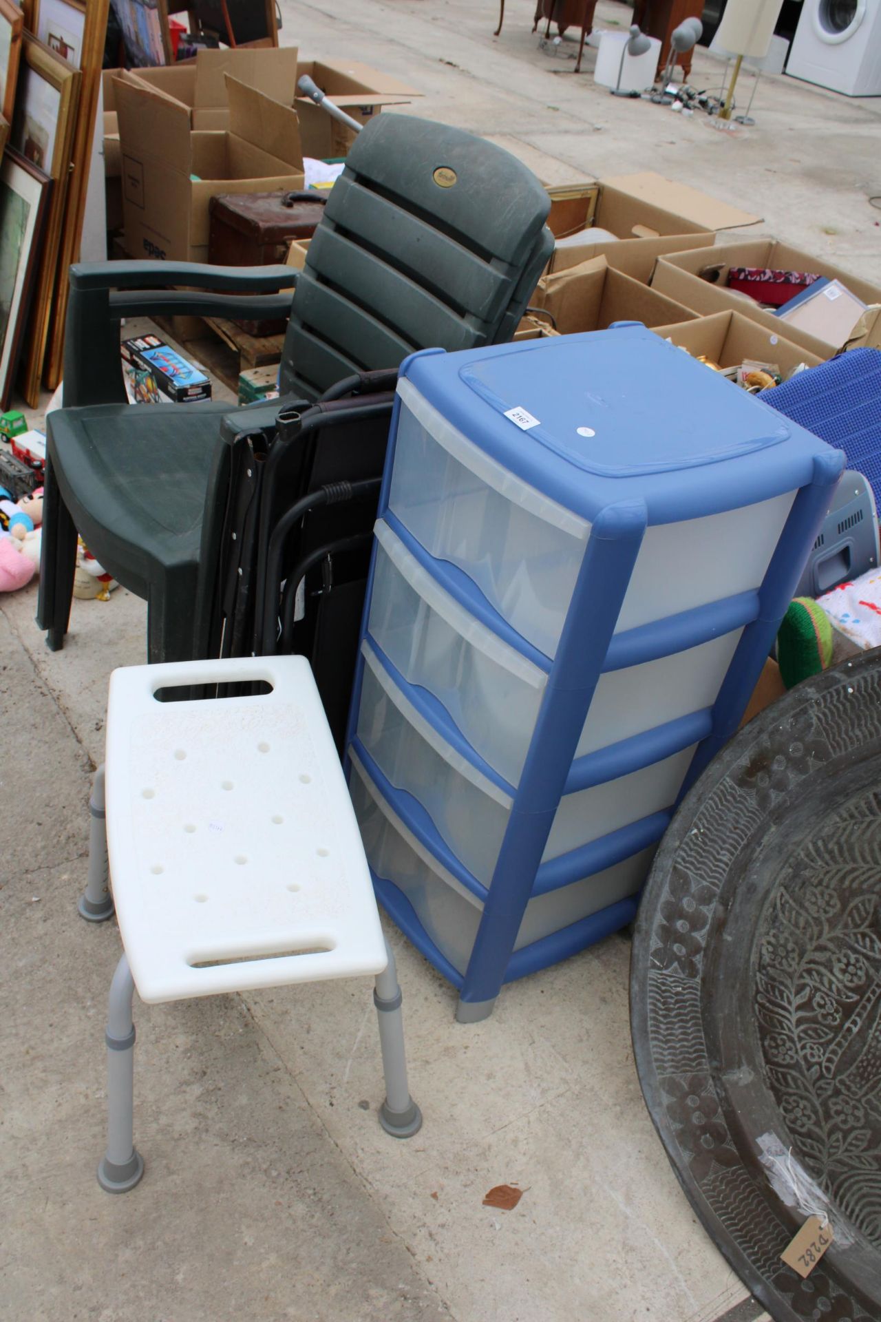 AN ASSORTMENT OF ITEMS TO INCLUDE PLASTIC GARDEN CHAIRS AND STORAGE DRAWERS ETC - Image 2 of 2