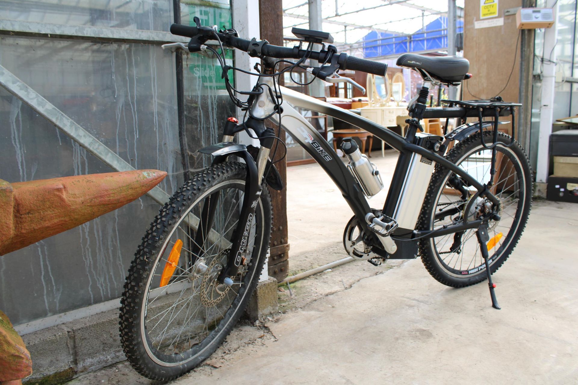 A DR.BIKE ELECTRIC ASSISTED GENTS MOUNTAIN BIKE WITH FRONT SUSPENSION, DISC BRAKES AND 6 SPEED - Image 2 of 7