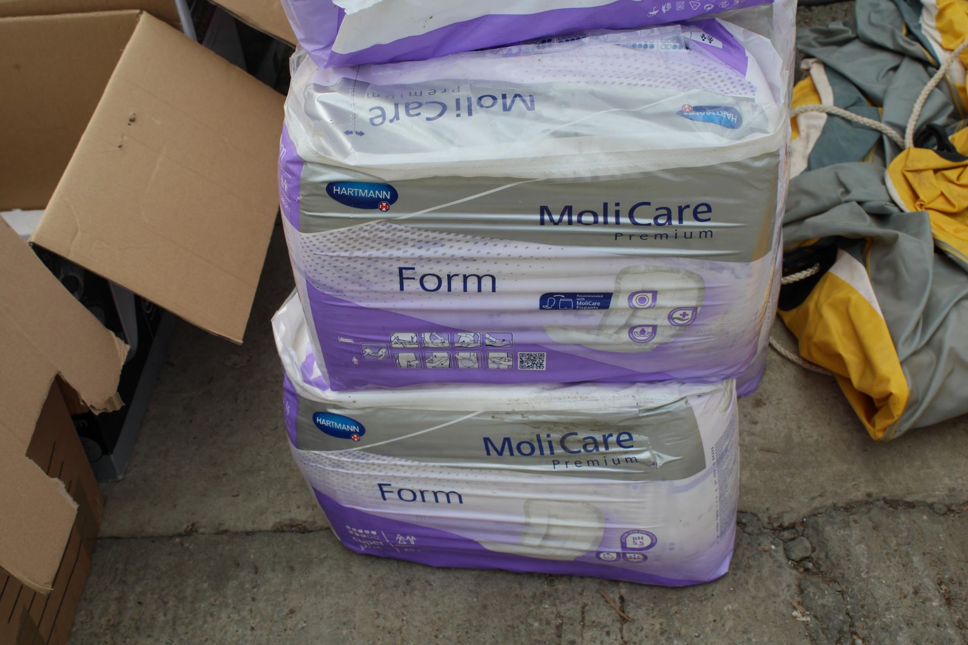 A LARGE COLLECTION OF AS NEW MOLICARE PREMIUM SUPER PLUS PADS - Image 2 of 4