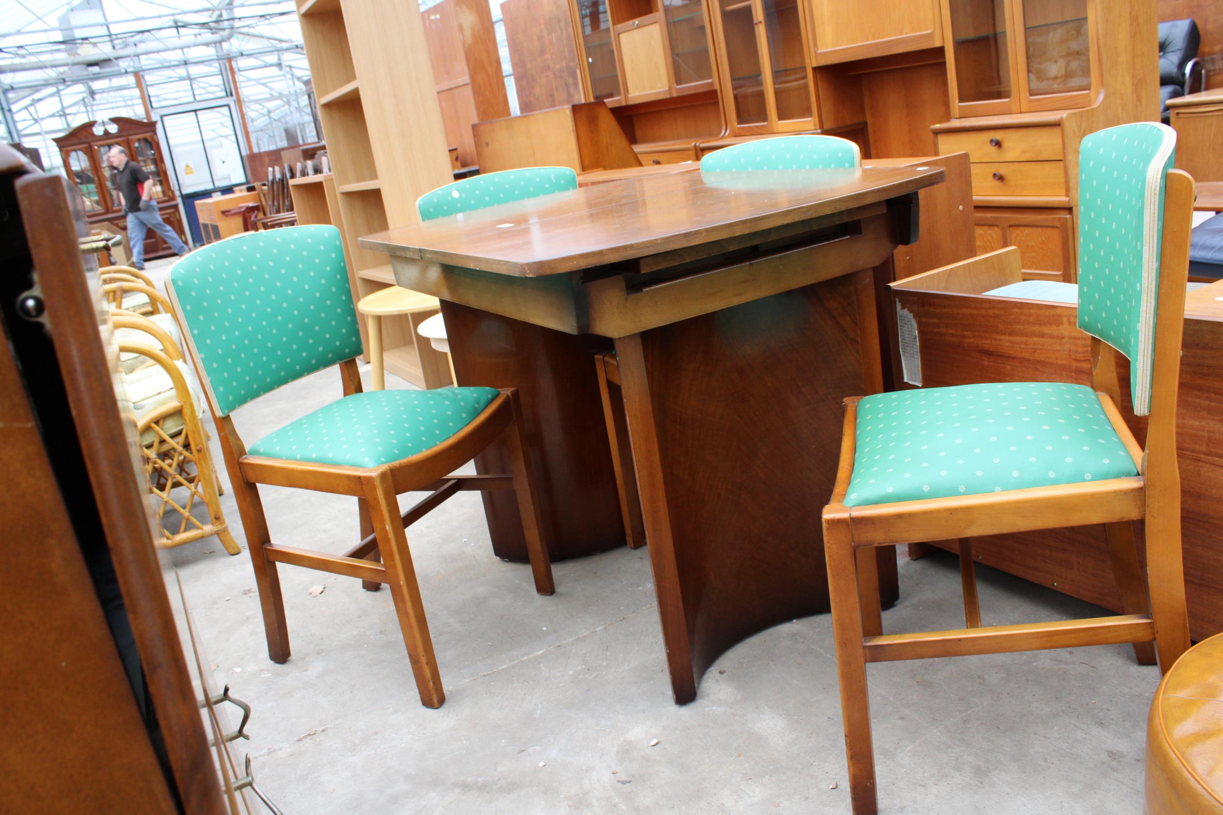 A MID 20TH CENTURY WALNUT EXTENDING DINING TABLE AND FOUR CHAIRS - Image 2 of 5