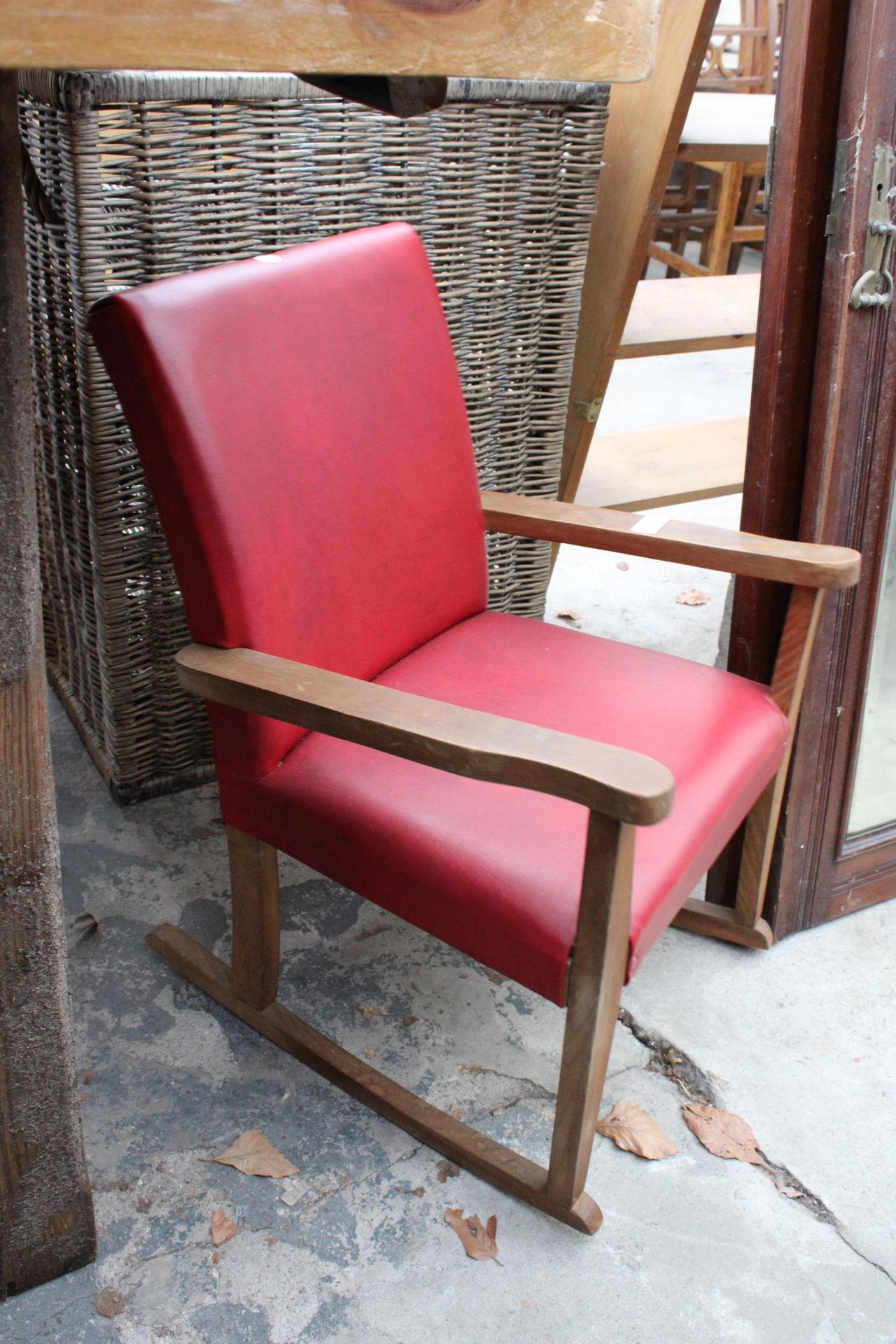 A MID 20TH CENTURY CHIDS ROCKING CHAIR - Image 2 of 2