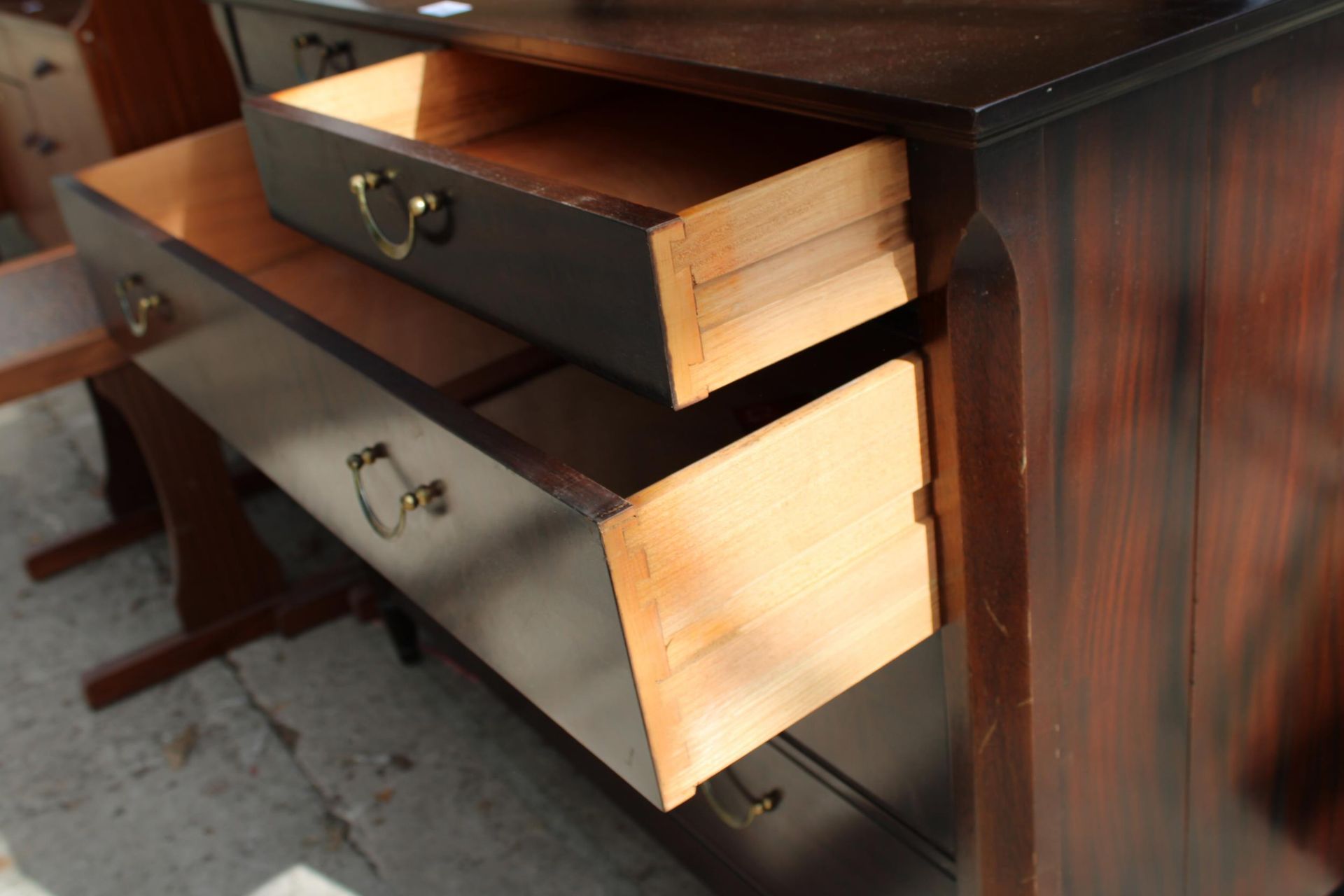 A MAHOGANY CHEST OF TWO SHORT AND THREE LONG DRAWERS 39" WIDE - Image 4 of 4