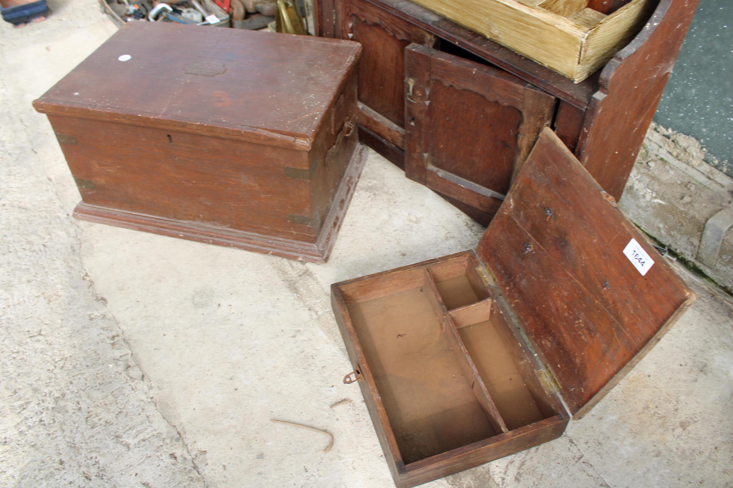 AN ASSORTMENT OF ITEMS TO INCLUDE A WOODEN WALL SHELF WITH LOWER CUPBOARD, A WOODEN TOOL CHEST AND A - Image 3 of 4