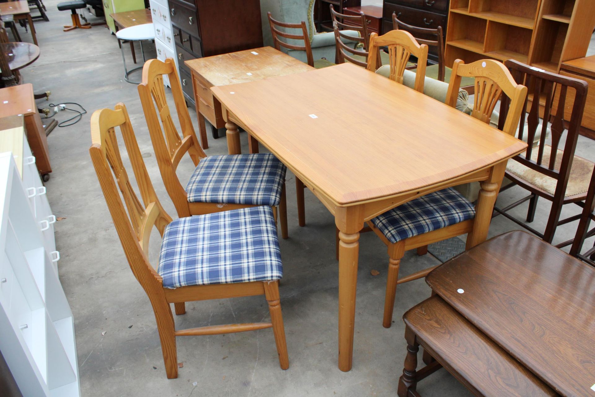 A PINE DINING TABLE 45" X 29" AND FOUR CHAIRS - Image 2 of 4