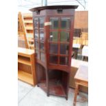 AN EARLY 20TH CENTURY MAHOGANY CORNER CUPBOARD WITH BEVELLED GLASS DOORS ON OPEN BASE 39" WIDE