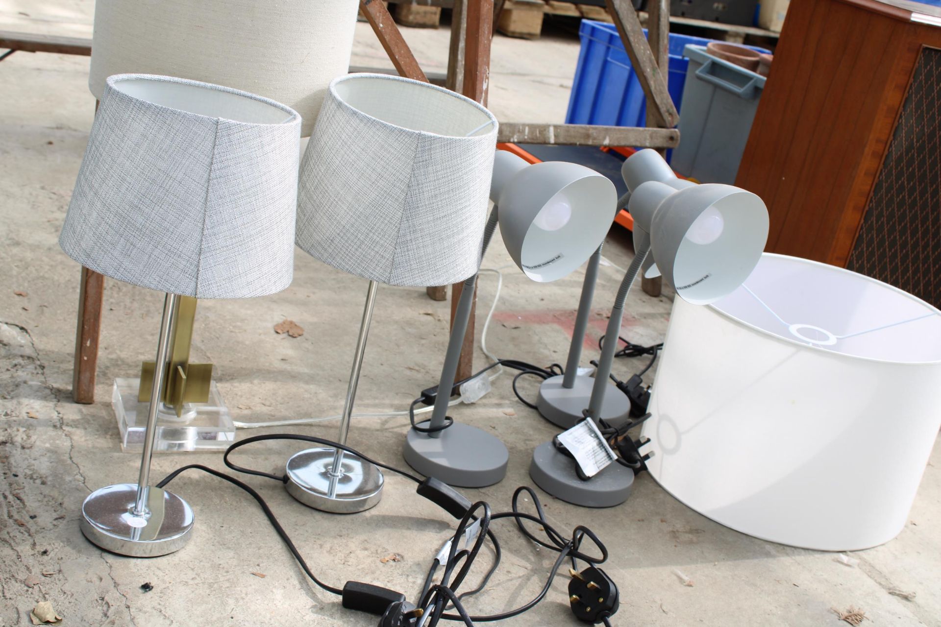 AN ASSORTMENT OF VARIOUS TABLE LAMPS - Image 2 of 3