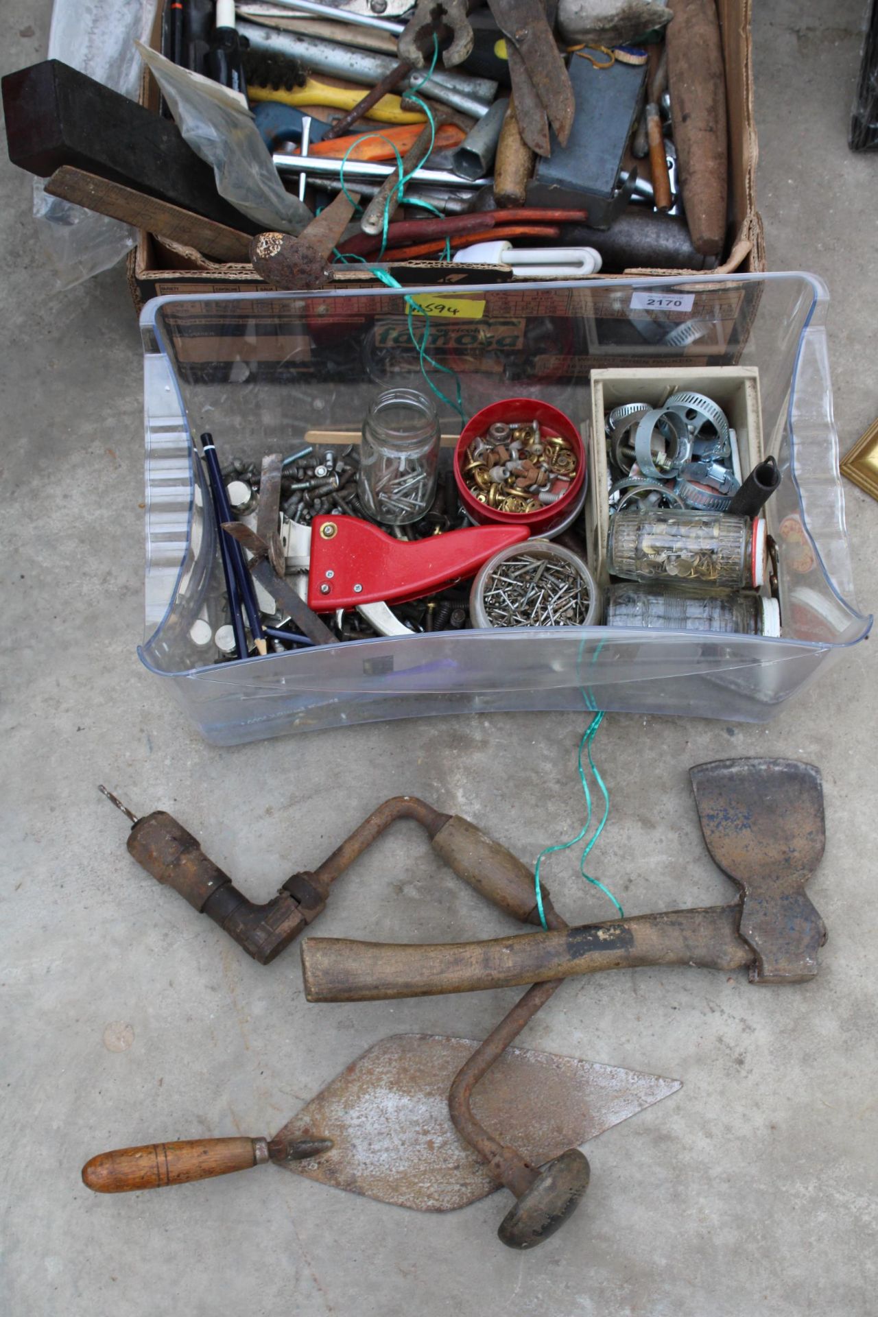AN ASSORTMENT OF TOOLS TO INCLUDE SNIPS, FILES AND AN AXE ETC - Image 2 of 4