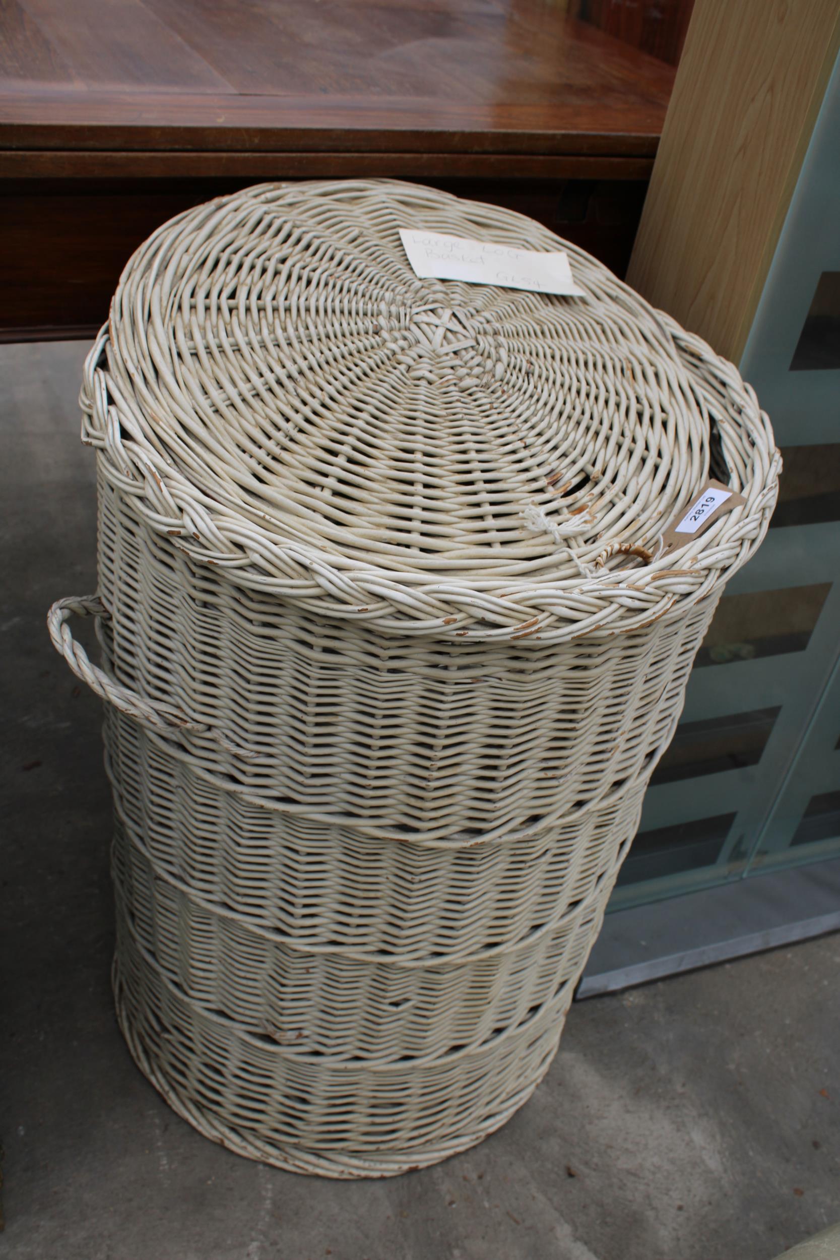 A WICKER LOG/LINEN BASKET 18" DIAMETER