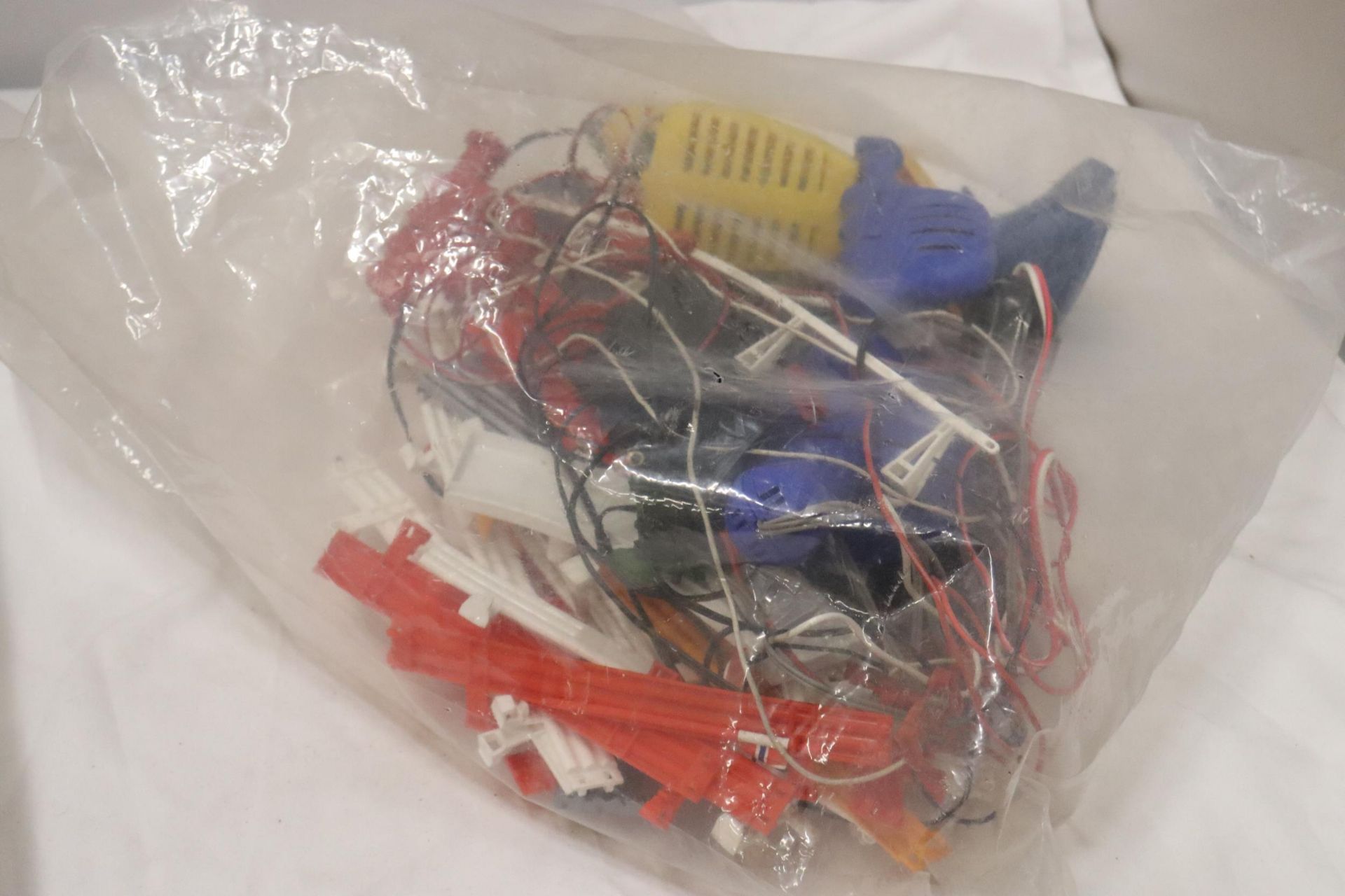 A QUANTITY OF SCALEXTRIC ITEMS - Image 7 of 7