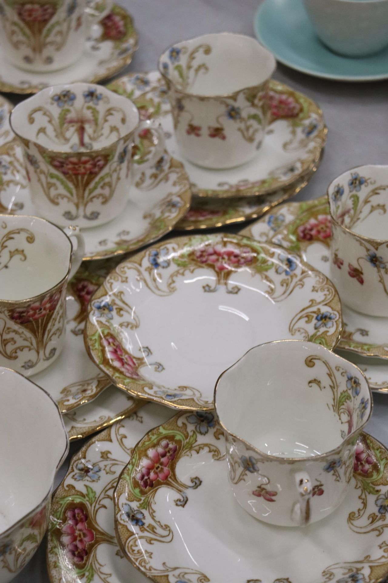 A LATE 18TH/EARLY 19TH CENTURY TEASET BY FRED B PEARCE & CO, LONDON, TO INCLUDE CAKE PLATES, A CREAM - Image 6 of 10