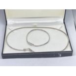 A SILVER NECKLACE AND MATCHING BRACELET IN A PRESENTATION BOX