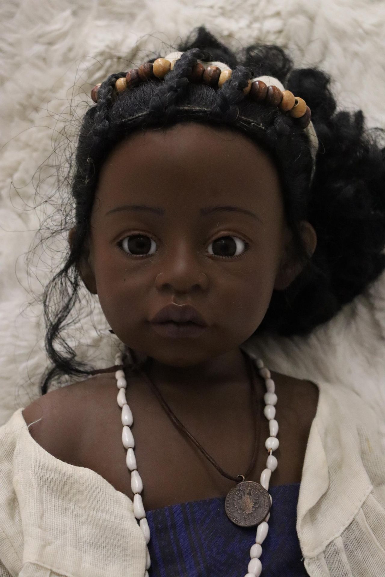 A GOTZ PSH 'PHILLIP HEATH' AFRICAN GIRL DOLL IN TRADITIONAL DRESS - Image 2 of 9