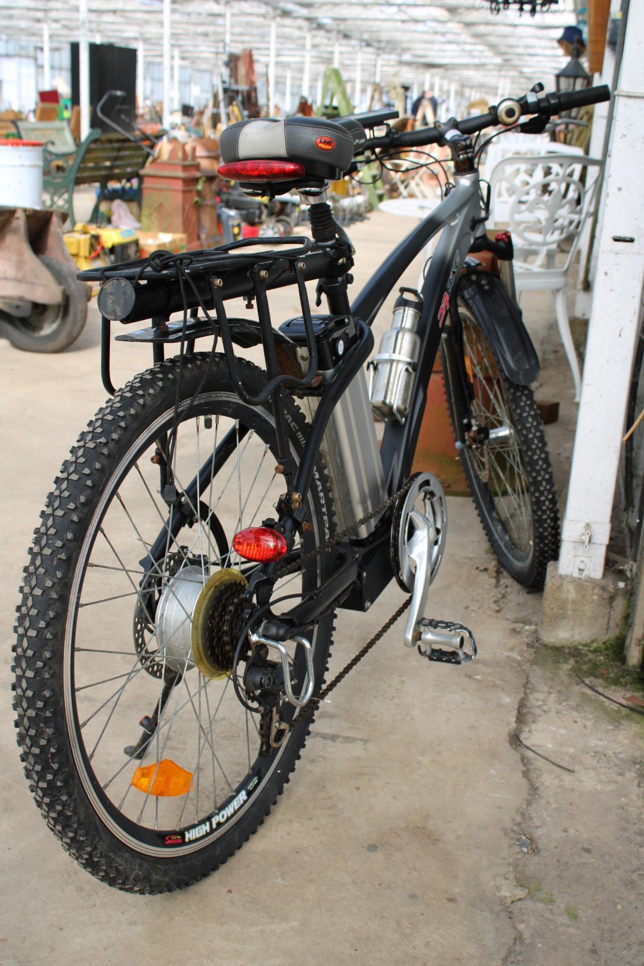 A DR.BIKE ELECTRIC ASSISTED GENTS MOUNTAIN BIKE WITH FRONT SUSPENSION, DISC BRAKES AND 6 SPEED - Bild 4 aus 7