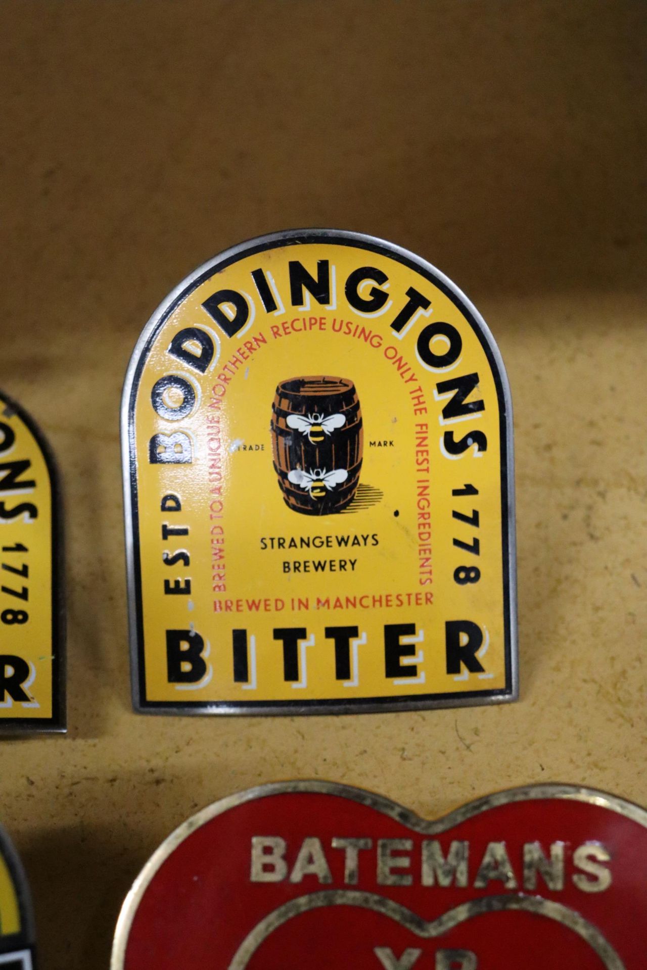 SIX METAL BAR PUMP BREWERY MOUNTS TO INCLUDE THEAKSTON AND BODDINGTONS - Image 5 of 7