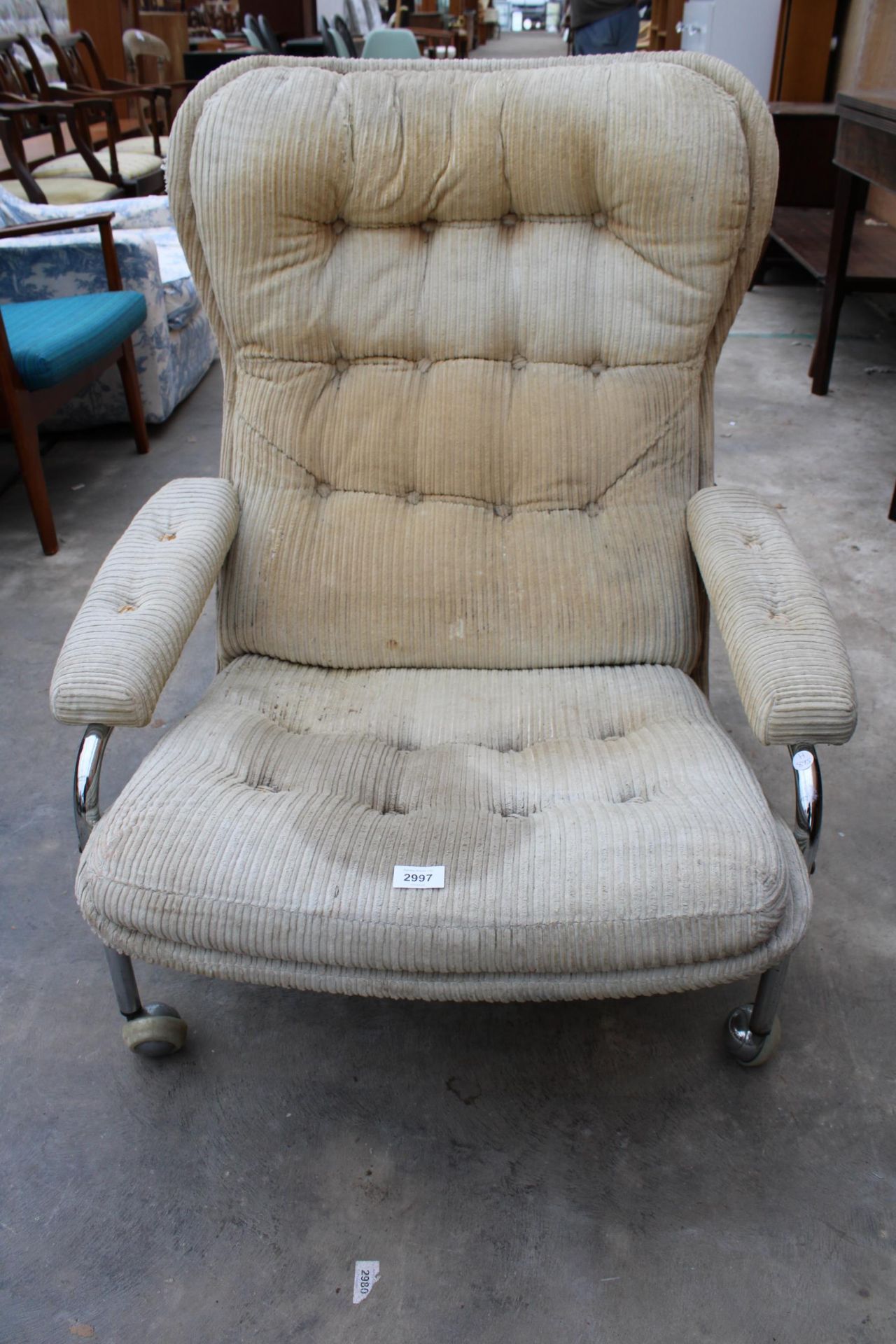 A MID 20TH CENTURY LOUNGE CHAIR IN SCAPA RYDAHOLM STYLE ON TUBULAR FRAME - Image 2 of 5