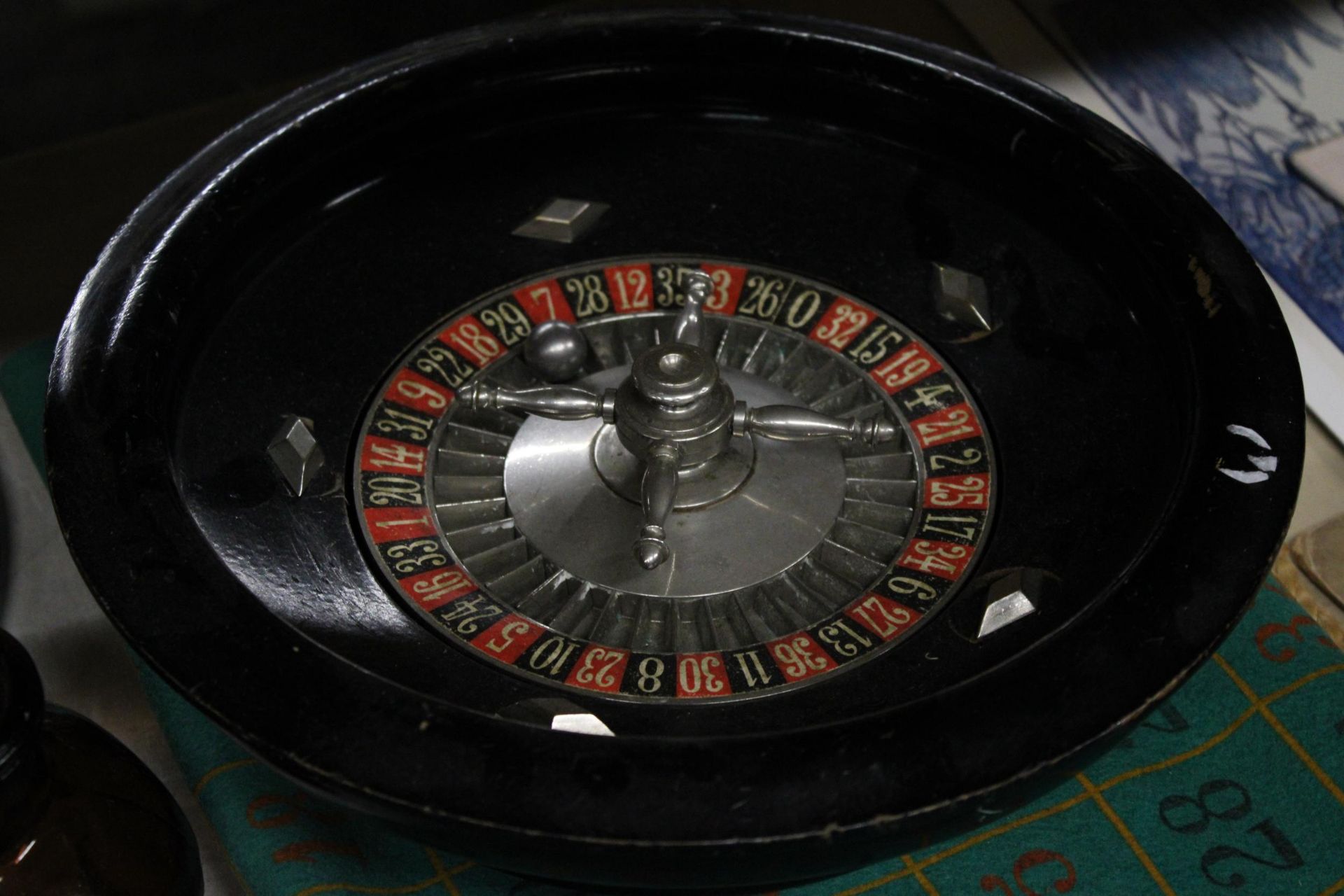 A VINTAGE ROULETTE WHEEL, FELT GAME BOARD AND COUNTERS - Image 3 of 4