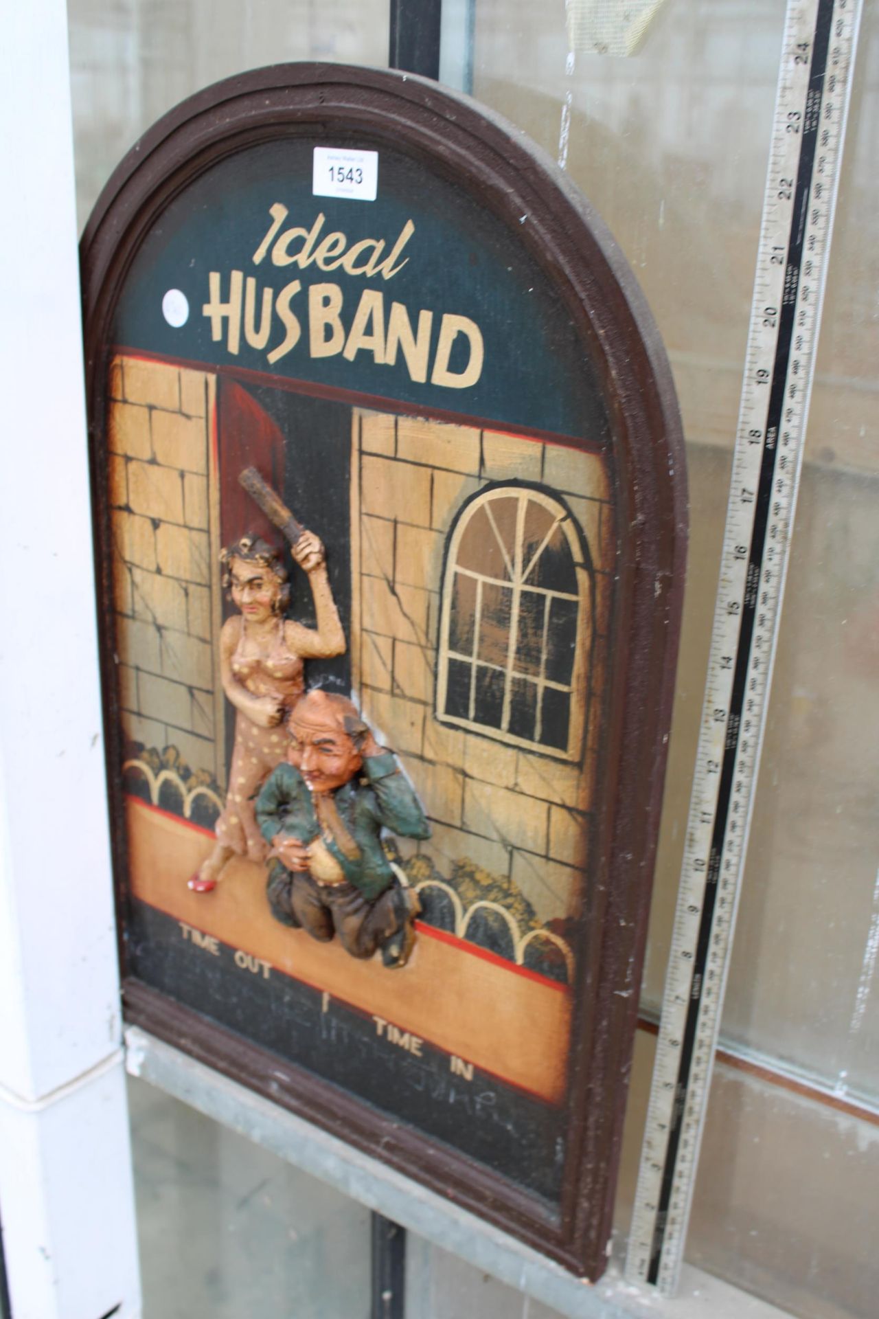 A VINTAGE STYLE WOODEN 'IDEAL HUSBAND' SIGN - Bild 4 aus 4