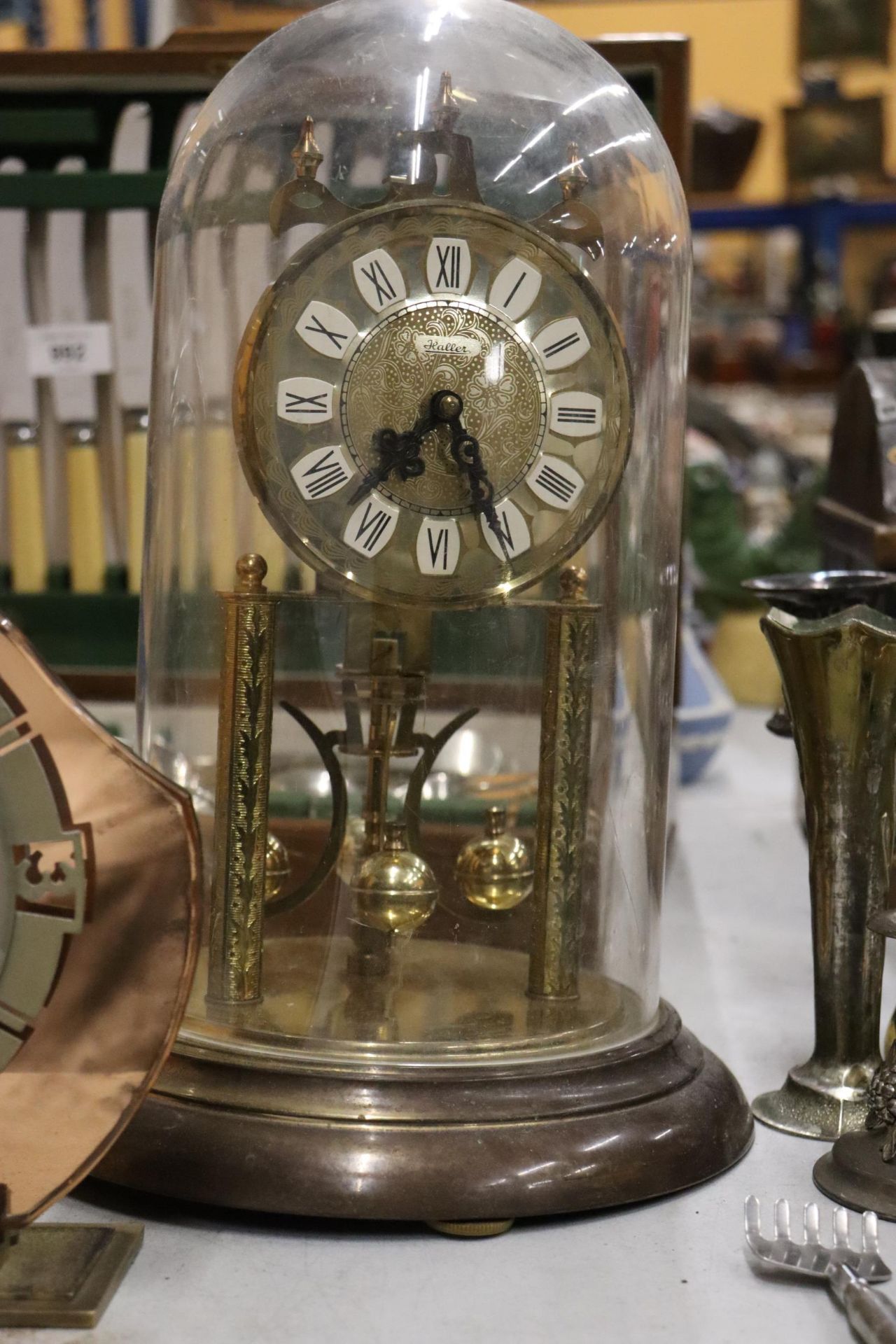 TWO VINTAGE ANNIVERSARY CLOCKS IN DOMES PLUS A MANTLE CLOCK - Image 3 of 12