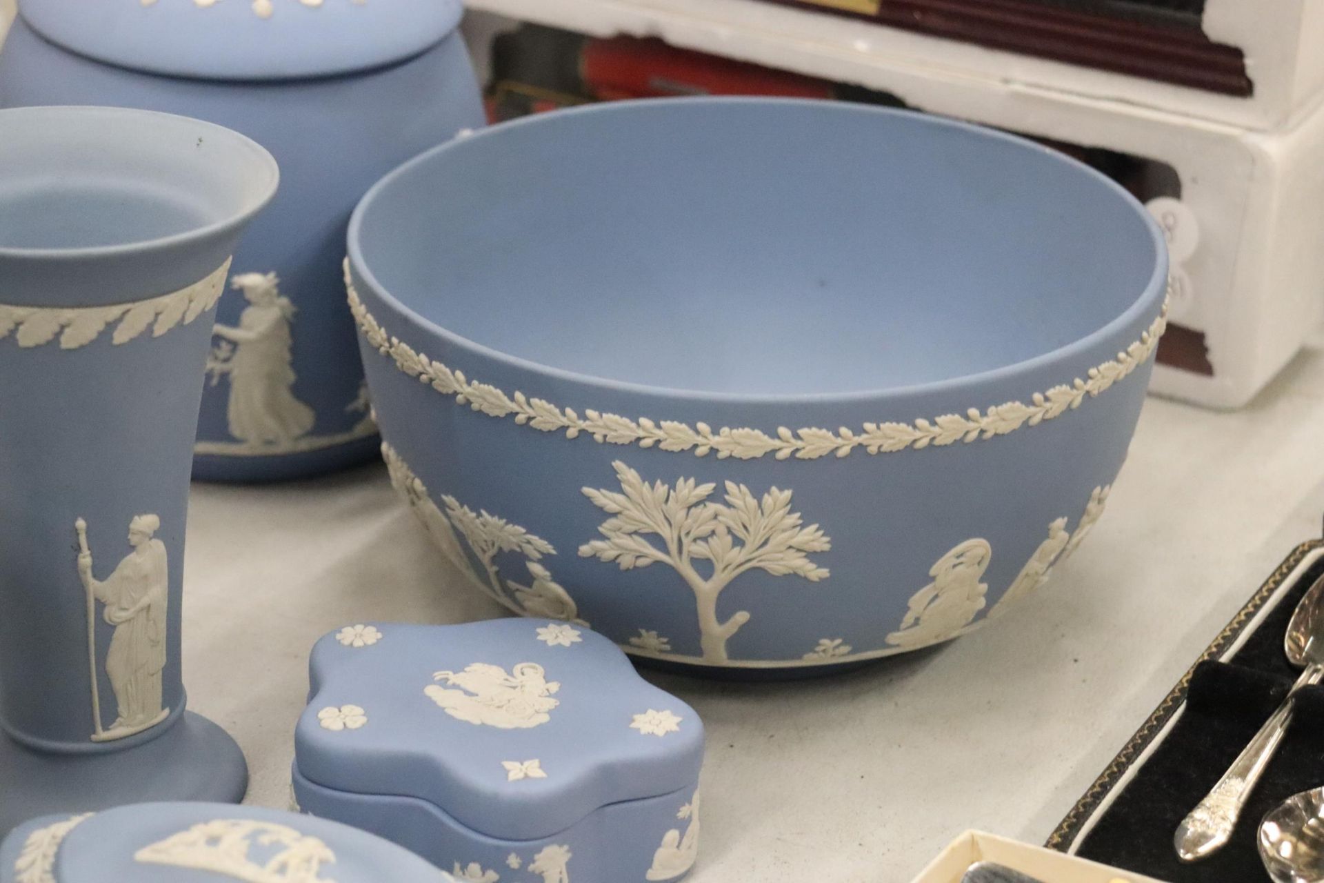 A COLLECTION OF JASPERWARE BLUE AND WHITE WEDGWOOD TO INCLUDE A BISCUIT BARREL, VASES, TINKET BOXES, - Image 10 of 11