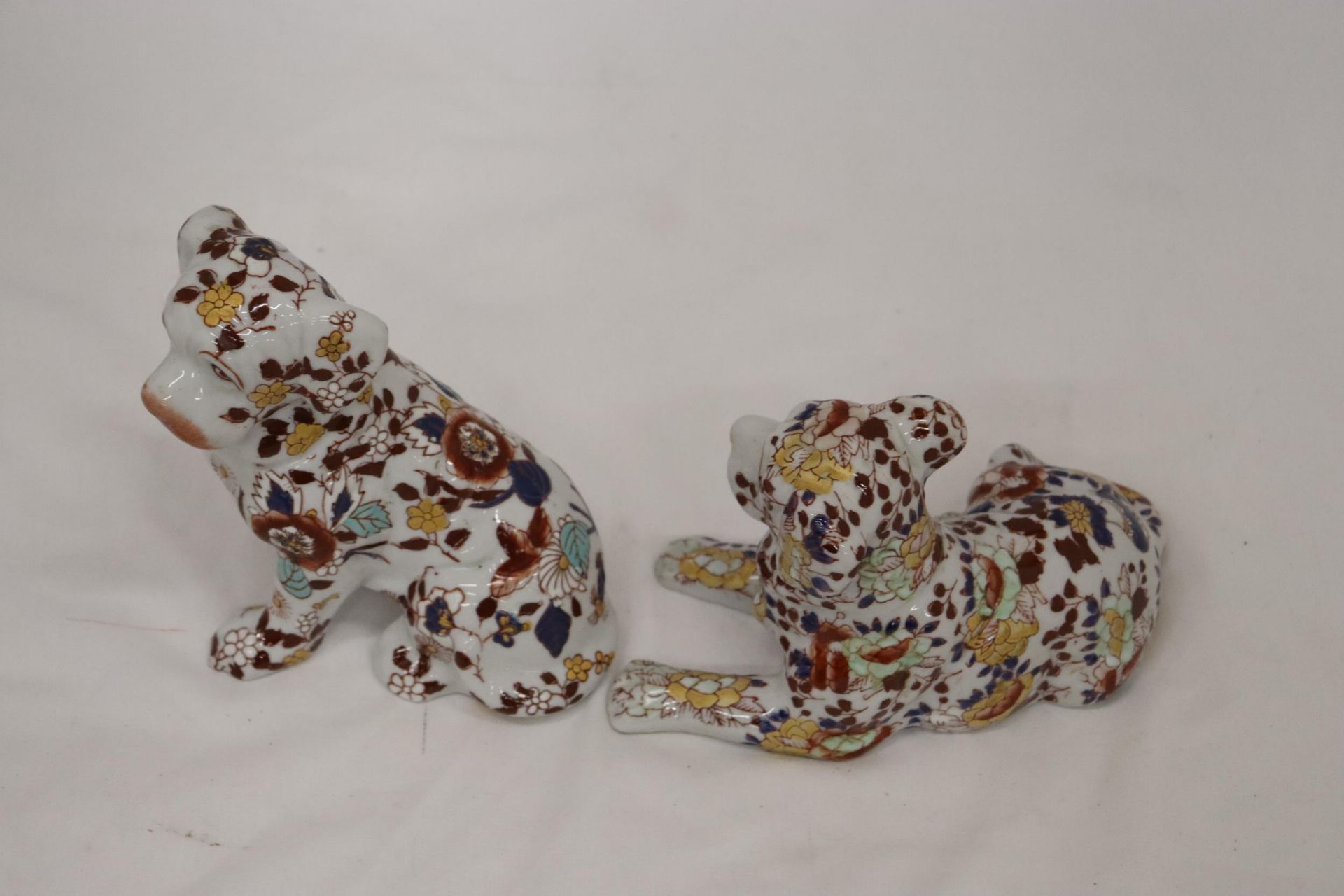 A PAIR OF IMARI DOGS - Image 8 of 8