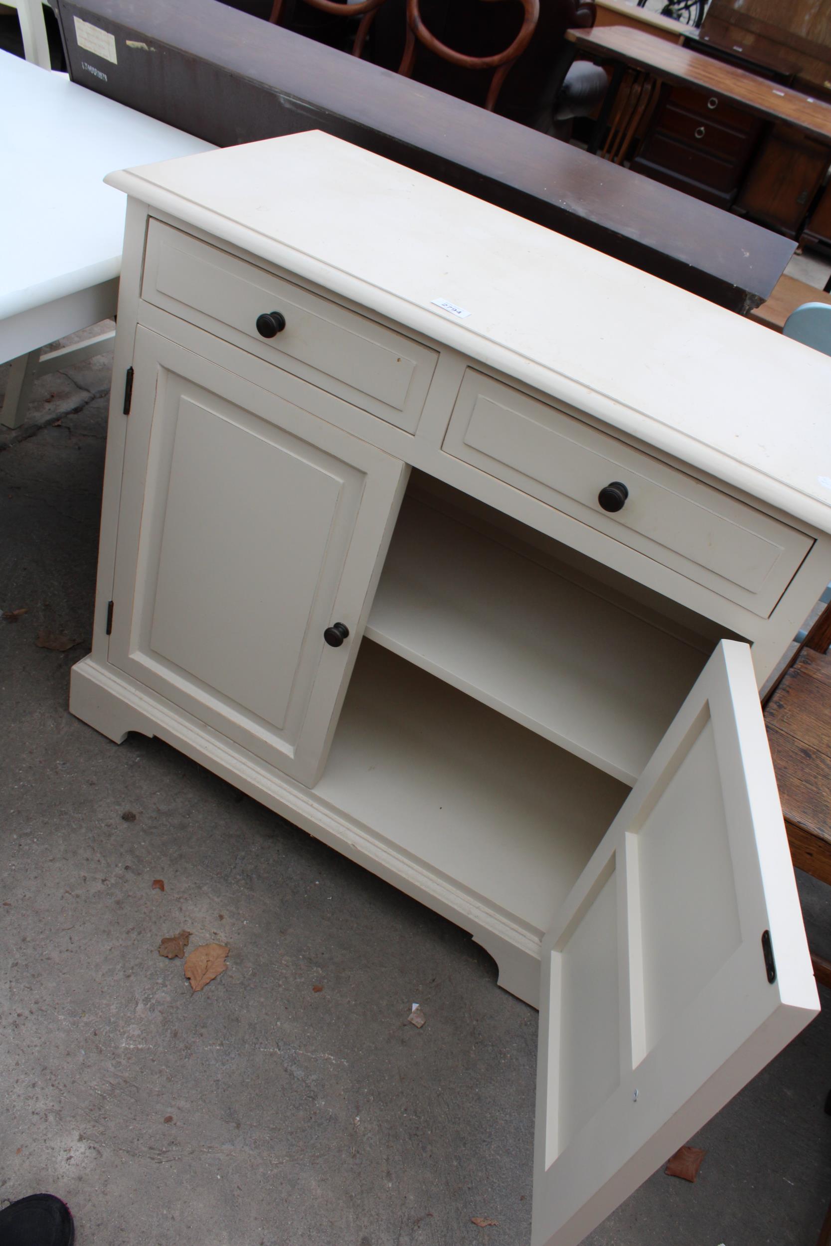 A MODERN WHITE PAINTED SIDEBOARD, 34" WIDE WITH TWO DRAWERS AND TWO CUPBOARDS - Image 2 of 2