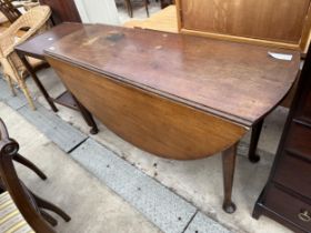 A VICTORIAN OVAL MAHOGANY DROP LEAF DINING TABLE ON CABRIOLE SUPPORTS