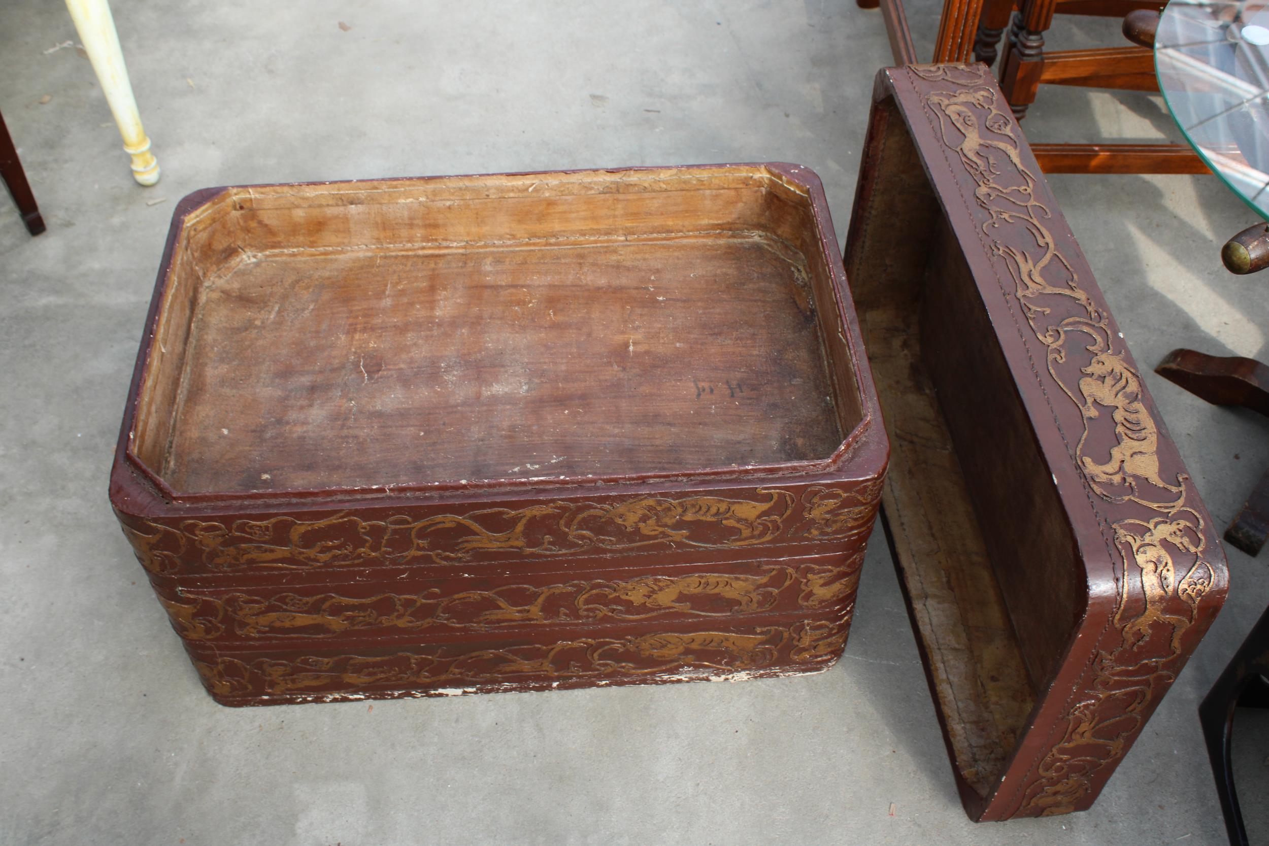 AN ORIENTAL FOUR DIVISION STACKING STORAGE BOXES WITH RAISED GILT DECORATION 24" X 15" AND 16" HIGH - Image 4 of 6