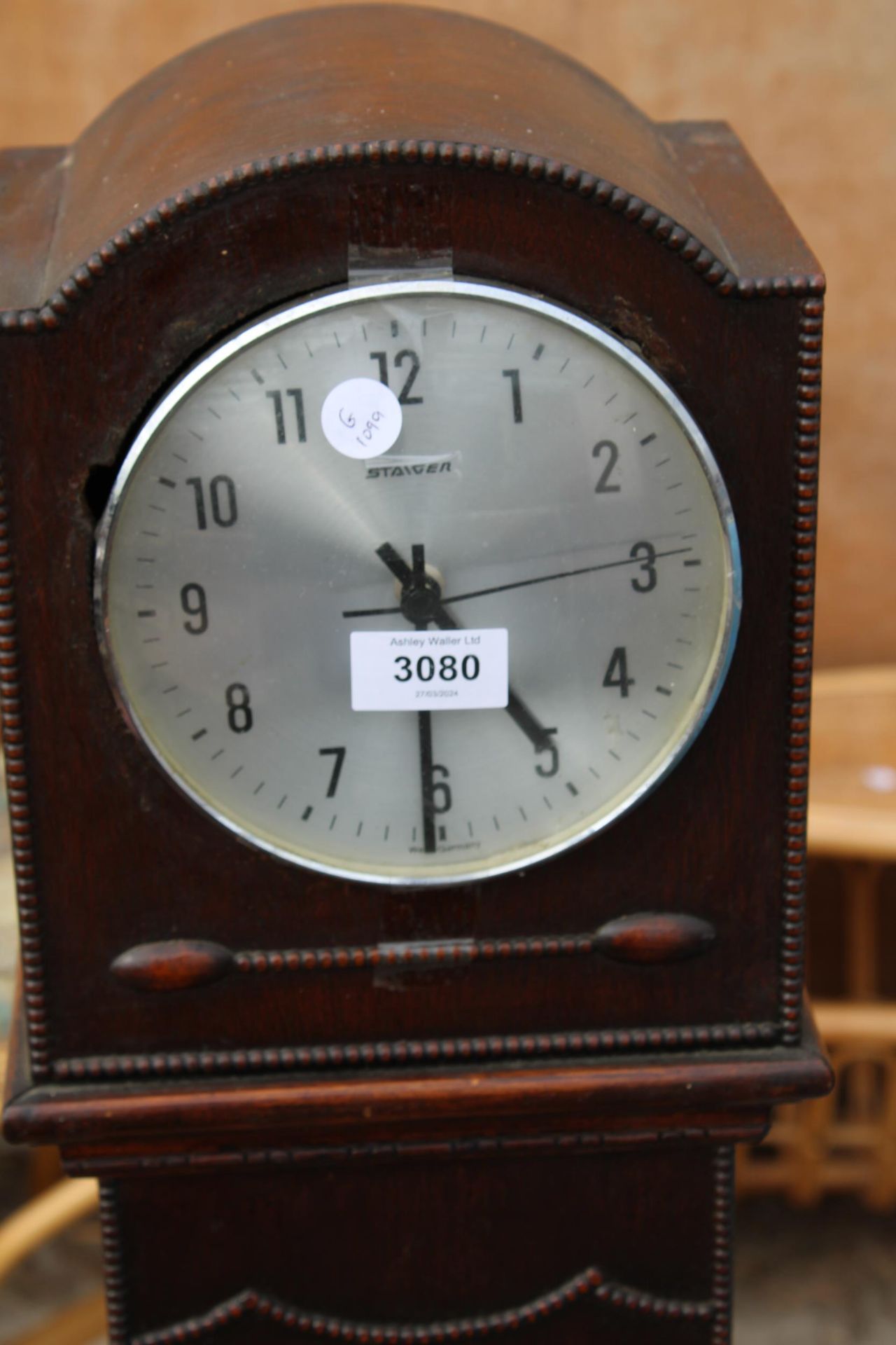 AN EARLY 20TH CENTURY GRANDMOTHER CLOCK - Bild 2 aus 2