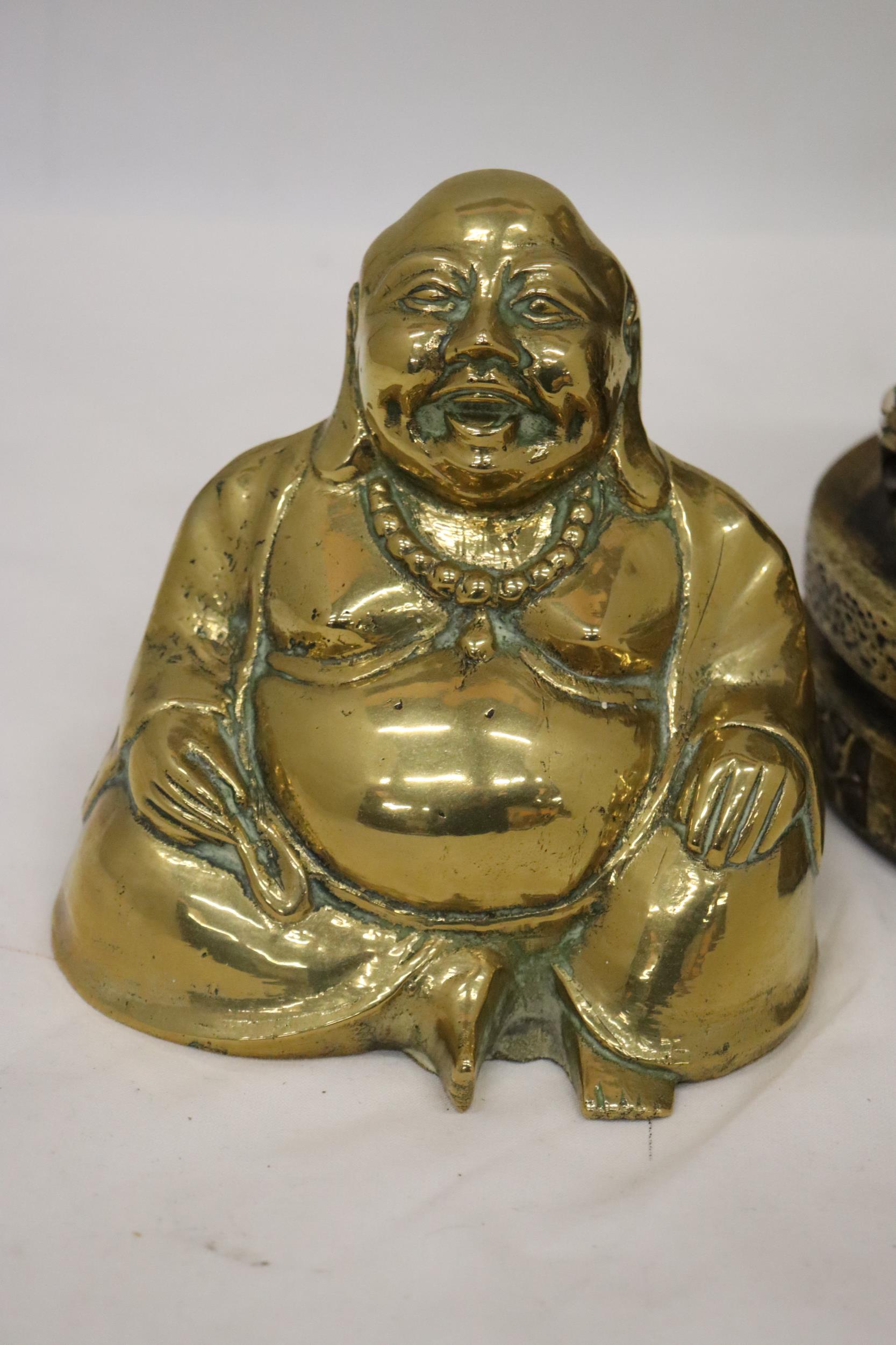 A LARGE RESIN LAUGHING BHUDDA TOGETHER WITH A SMALL BRASS LAUGHING BHUDDA - Image 2 of 7