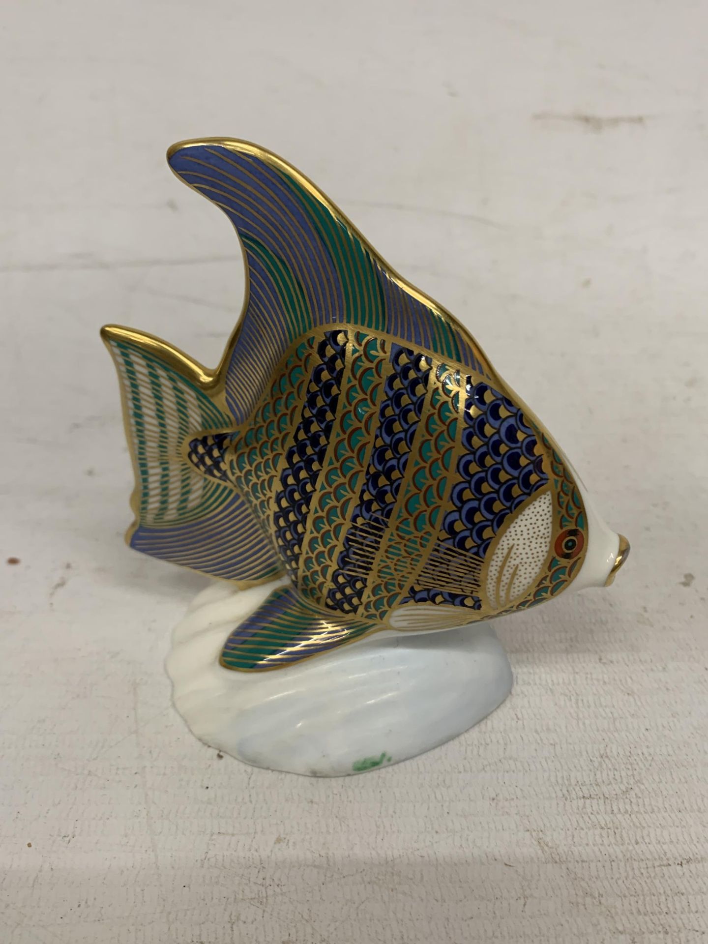 A ROYAL CROWN DERBY ANGEL FISH - Image 2 of 3
