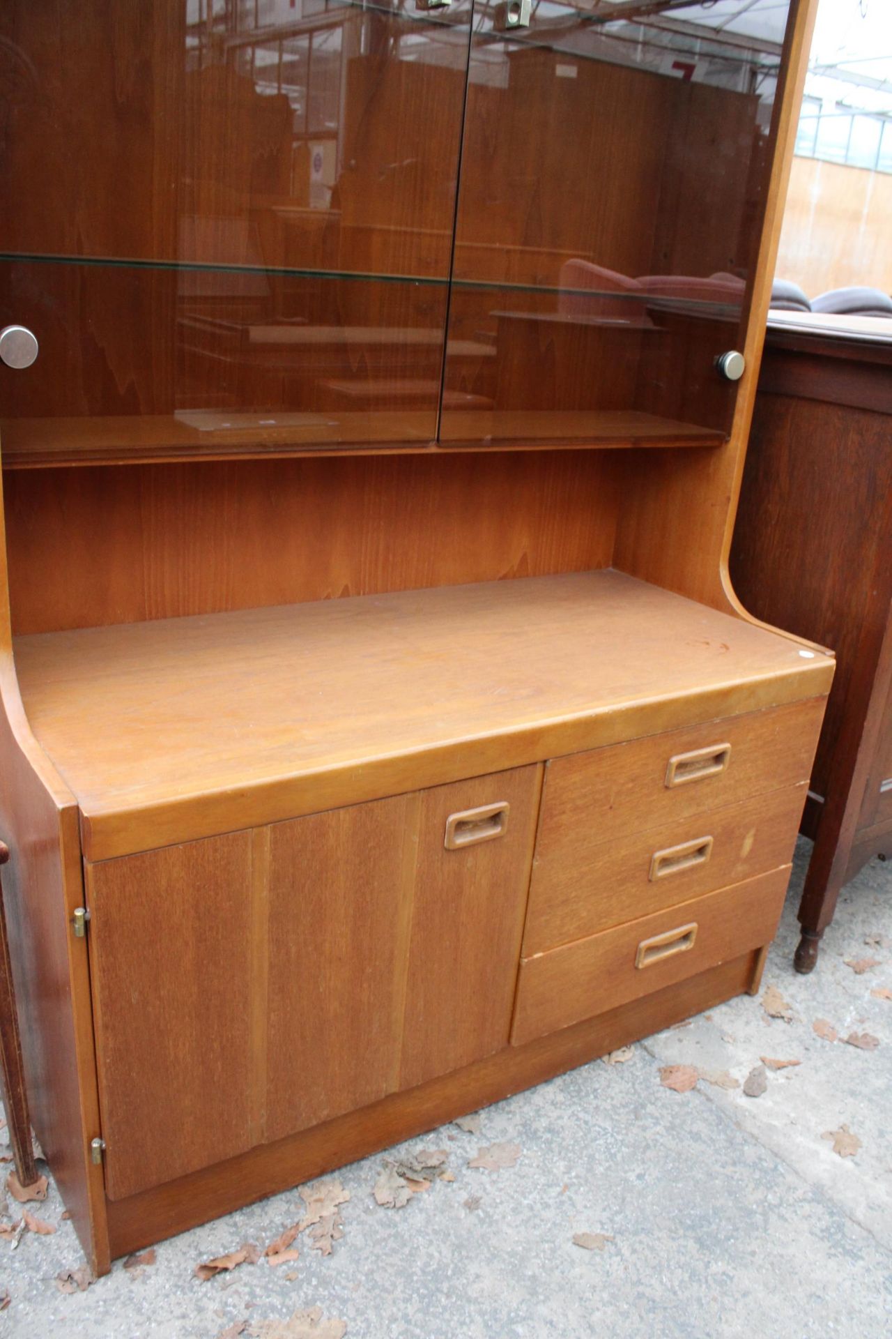 A RETRO TEAK UNIT WITH SMOKED GLASS DOORS, CUPBOARD AND DRAWERS TO BASE. 39.5" WIDE - Image 2 of 3