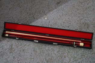 A RILEY SNOOKER/POOL CUE IN A HARD CASE