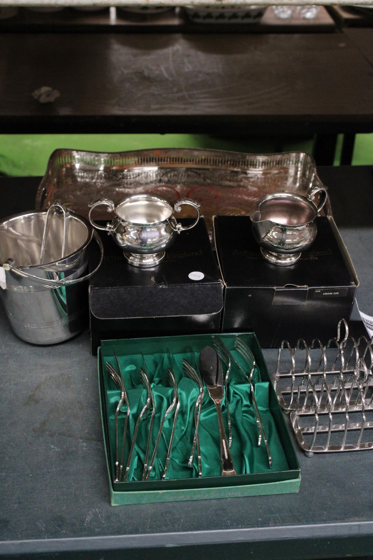 A SILVER PLATED GALLERIED TRAY, ARTHUR PRICE BOXED CREAM JUG AND SUGAR BOWL, ICE BUCKET AND TONGS,