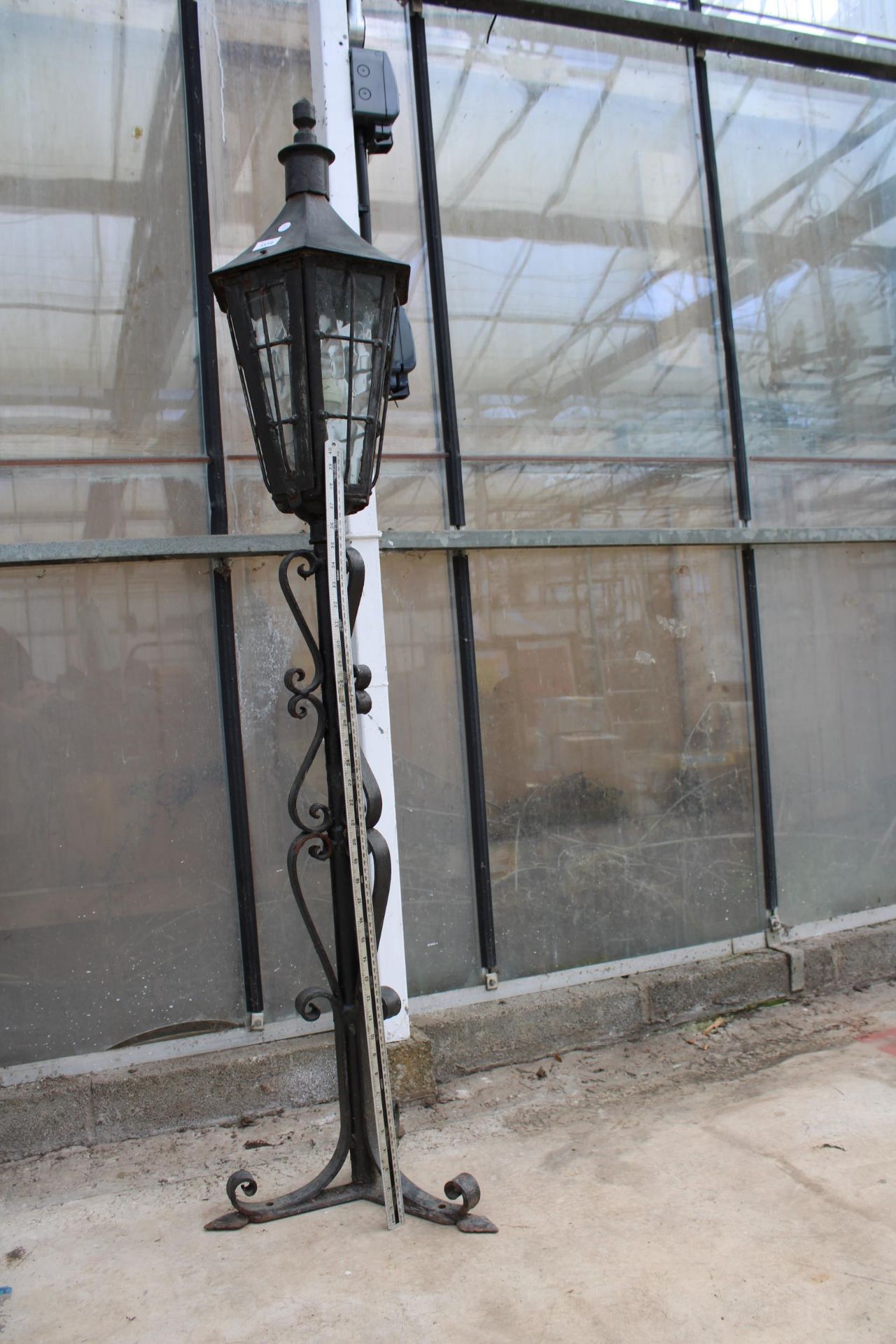 A DECORATIVE METAL LAMP POST WITH TRIPOD BASE - Image 4 of 4
