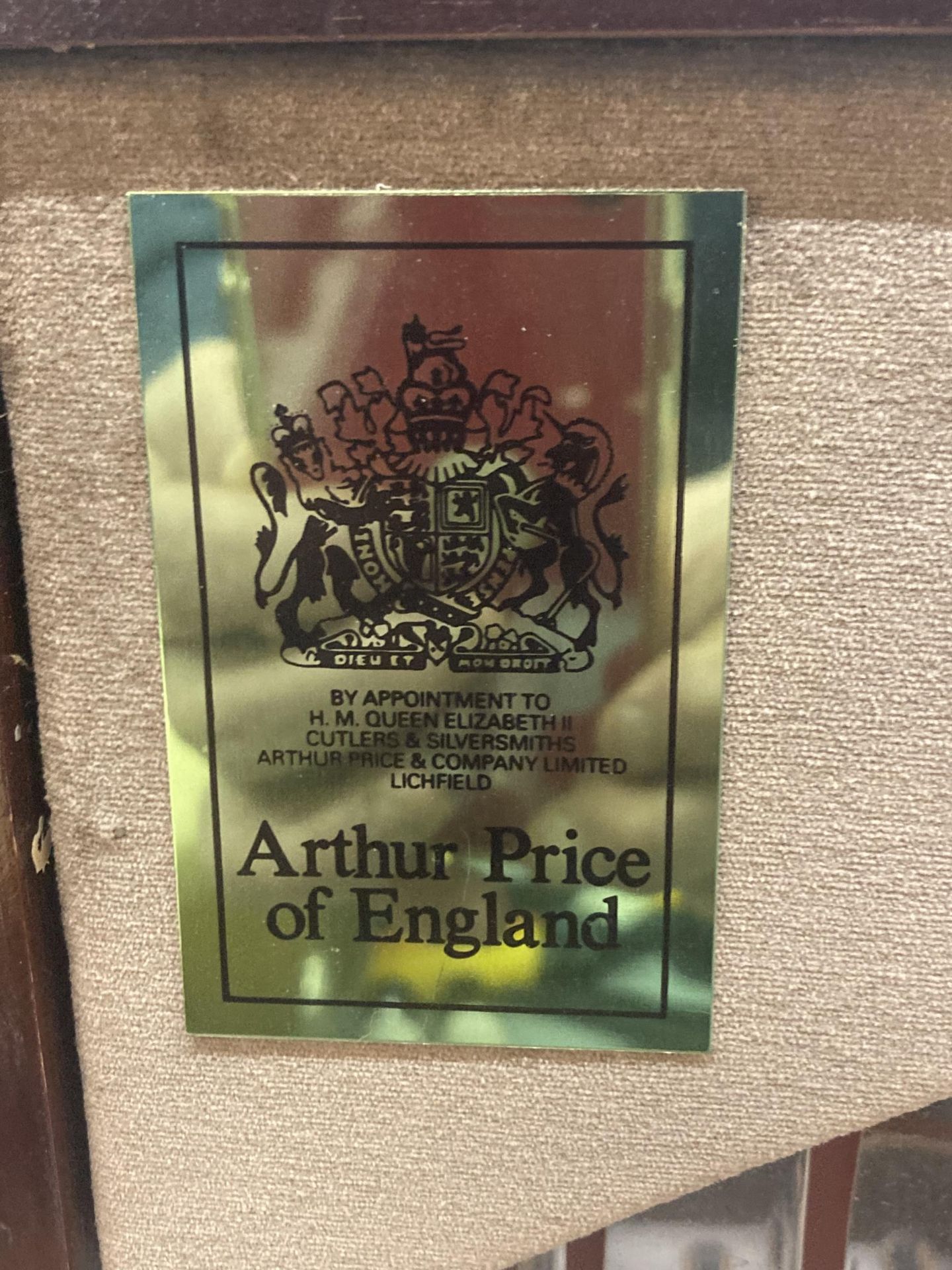 A BOXED ARTHUR PRICE OF ENGLAND CUTLERY SET WHICH COMES WITH A 30 YEAR GUARANTEE - Bild 2 aus 5