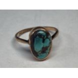 A MARKED 9CT RING WITH TURQUOISE STONE GROSS WEIGHT 2.67 GRAMS SIZE O
