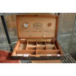 A VINTAGE 'THE HUMIDOR' LIDDED CIGAR BOX