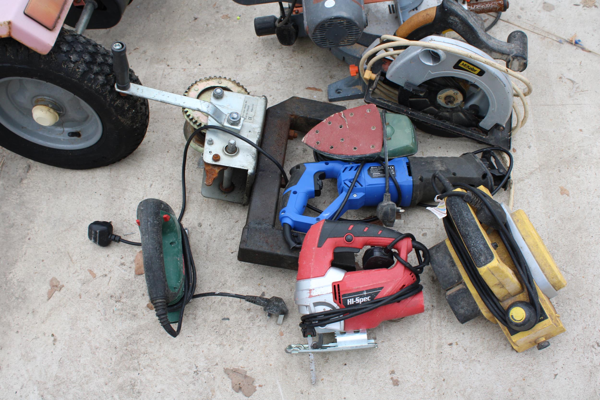 AN ASSORTMENT OF POWER TOOLS TO INCLUDE A CHALLENGE CHOP SAW, A MCKELLER WOOD PLANE AND A HI-SPEC - Image 3 of 4