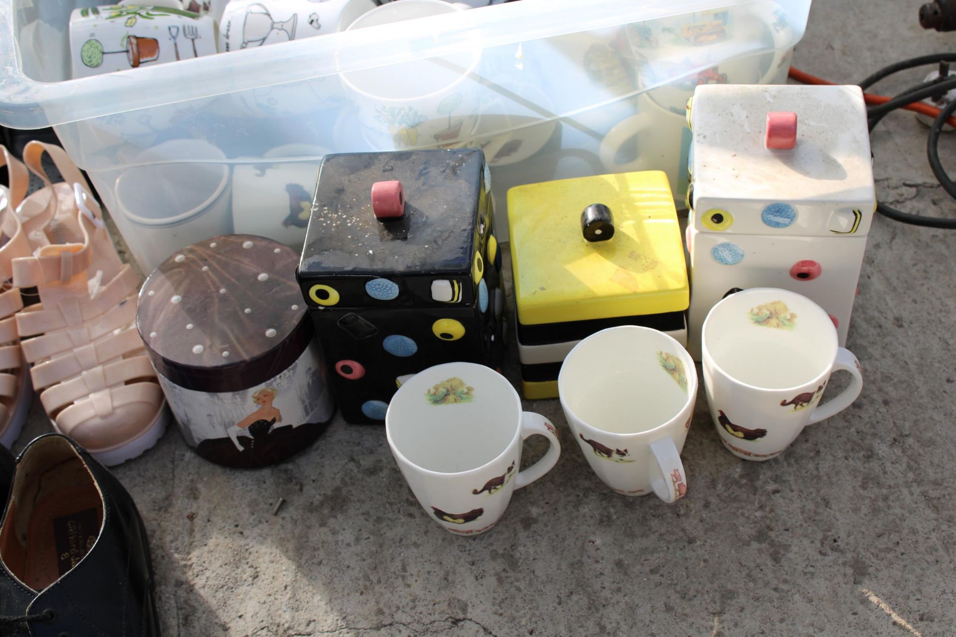 A LARGE ASSORTMENT OF CERAMIC CUPS AND BISCUIT BARRELS ETC - Image 2 of 4