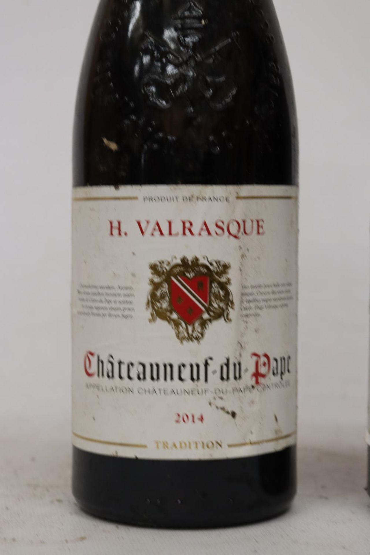 TWO BOTTLES OF H. VALRASQUE CHATEAUNEUF-DU-PAPE 2014 RED WINE - Bild 2 aus 4