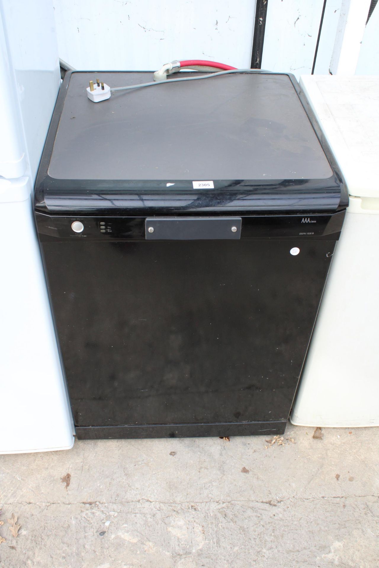 A BLACK UNDERCOUNTER DISH WASHER