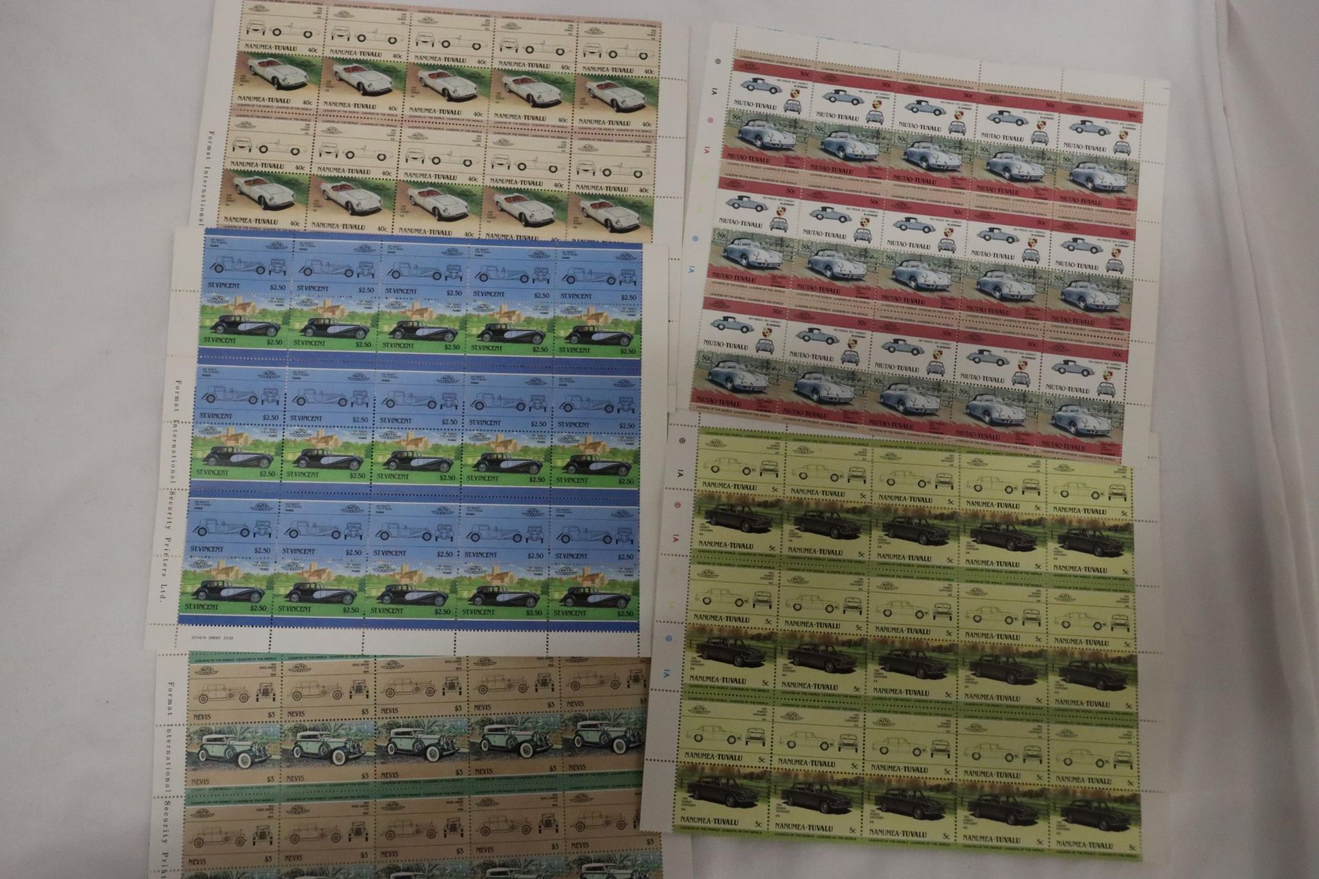 A COLLECTION OF FULL SHEETS OF CLASSIC CAR STAMPS - Bild 2 aus 7