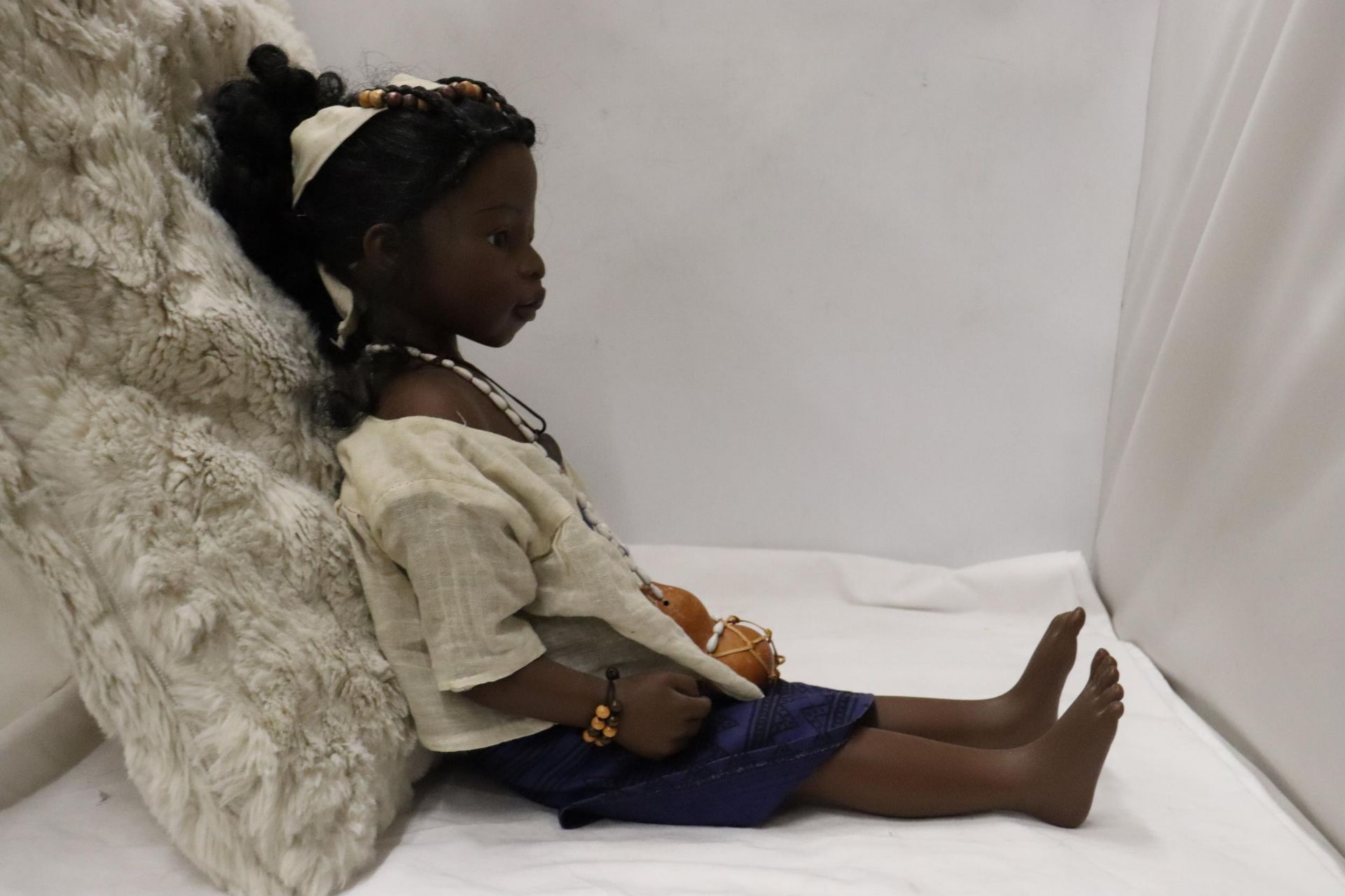 A GOTZ PSH 'PHILLIP HEATH' AFRICAN GIRL DOLL IN TRADITIONAL DRESS - Image 4 of 9