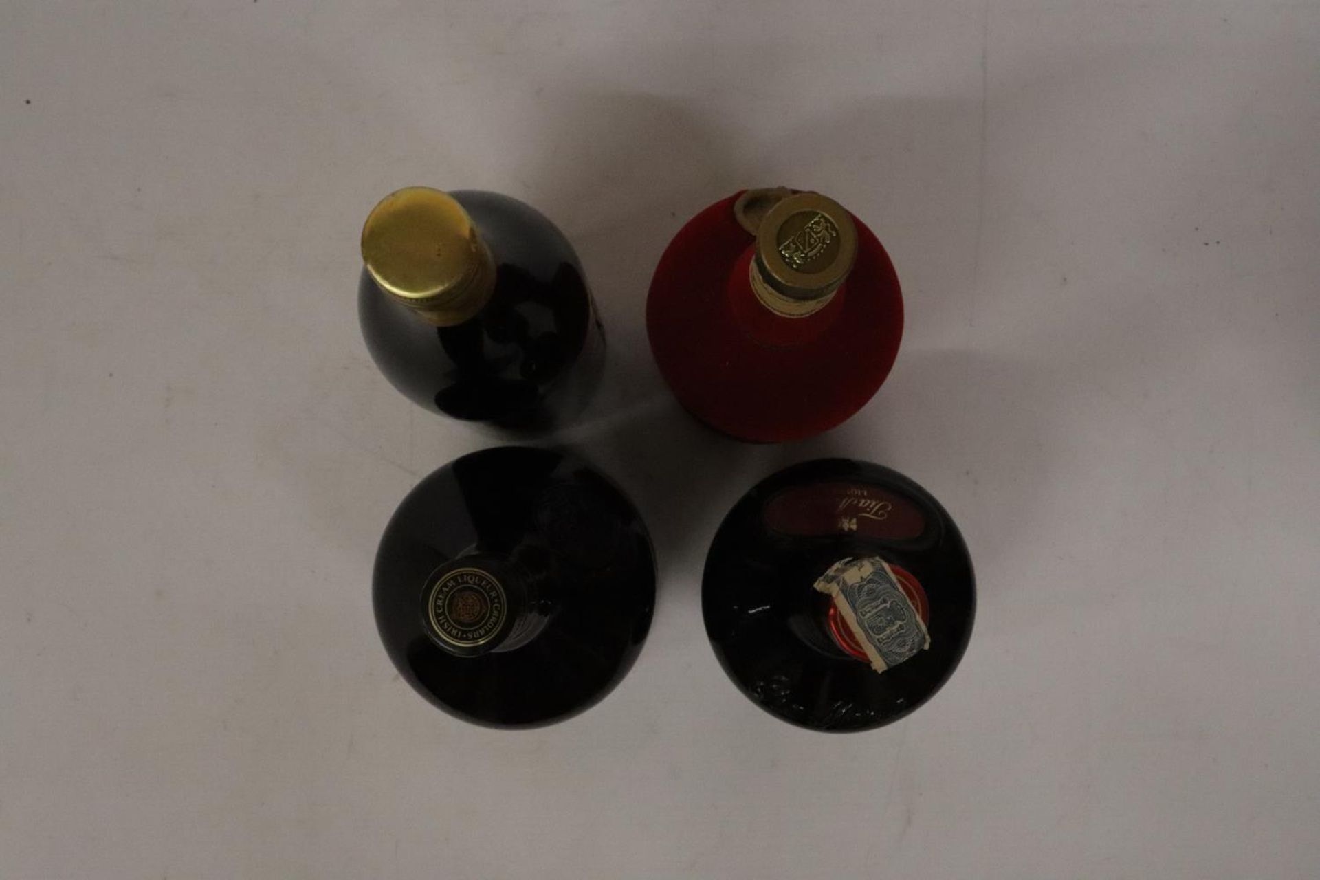 FOUR BOTTLES OF LIQUEUR TO INCLUDE A BOTTLE OF TIA MARIA, A BOTTLE OF CHERRY LIQUEUR, CAROLANSFINEST - Image 5 of 5