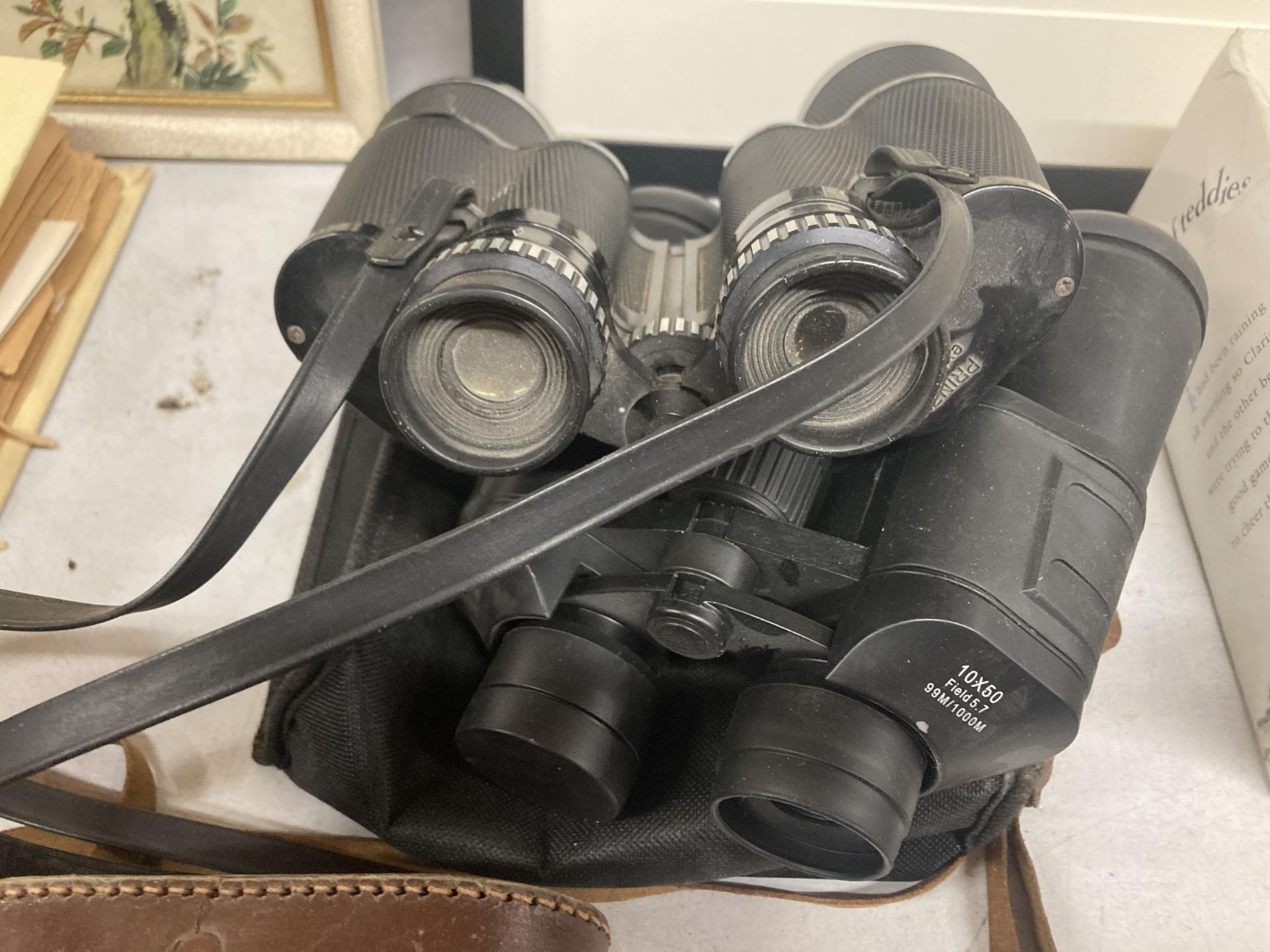 A THREE PAIRS OF BINOCULARS MADE IN BRITAIN AND HONG KONG PLUS A VINTAGE AGFA SILEETE CAMERA - Image 6 of 6