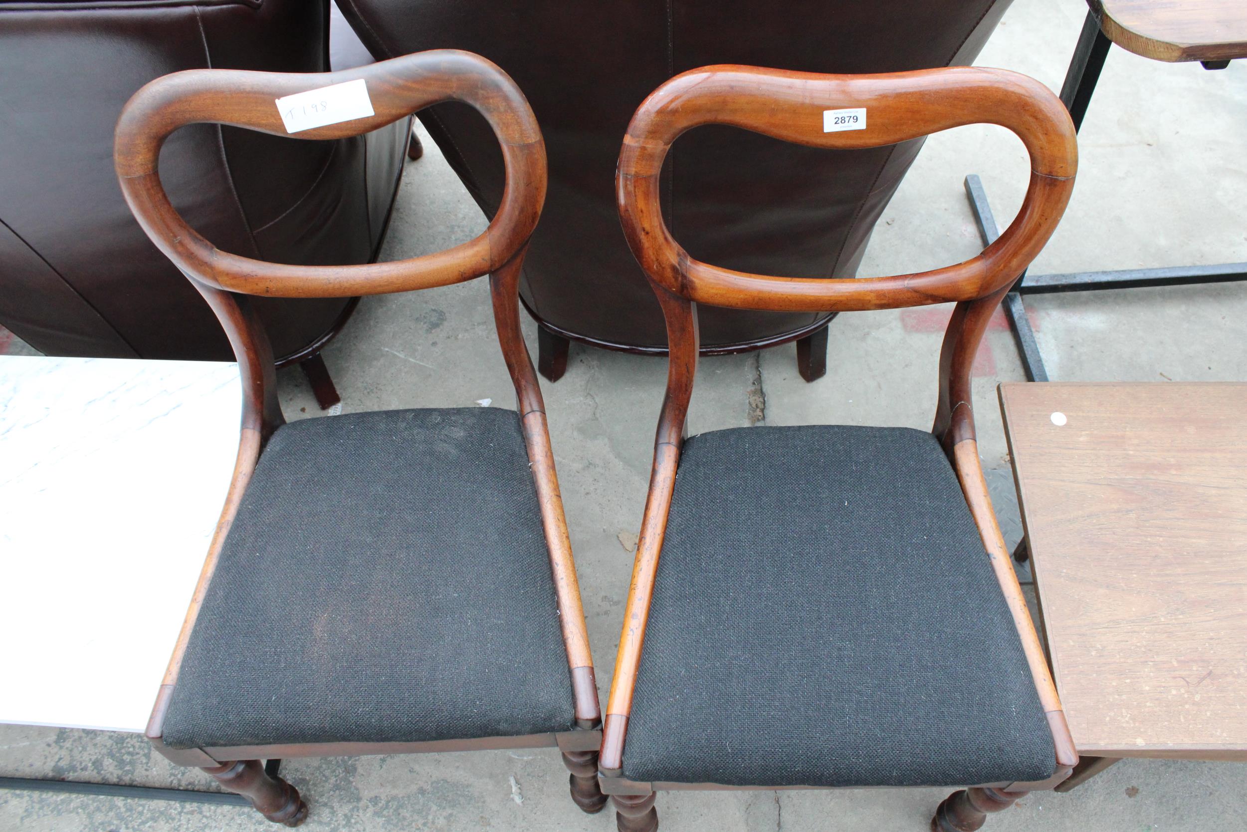 A PAIR OF VICTORIAN MAHOGANY DINING CHAIRS - Image 2 of 2