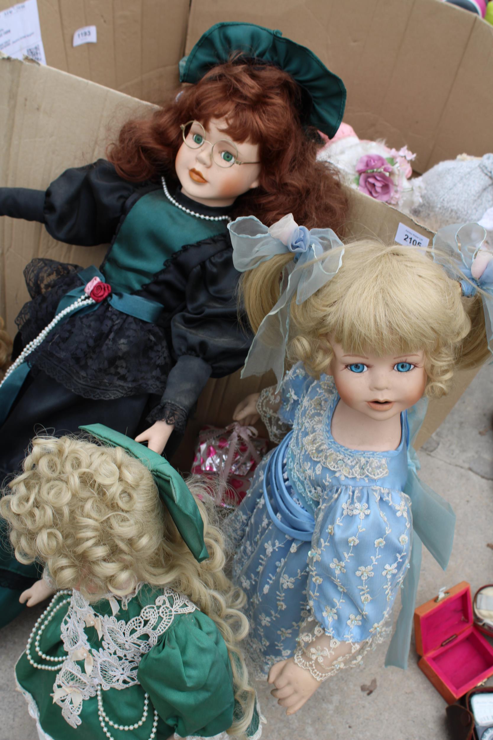 A LARGE ASSORTMENT OF CERAMIC HEADED DOLLS - Image 4 of 5