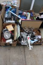 AN ASSORTMENT OF HOUSEHOLD CLEARANCE ITEMS