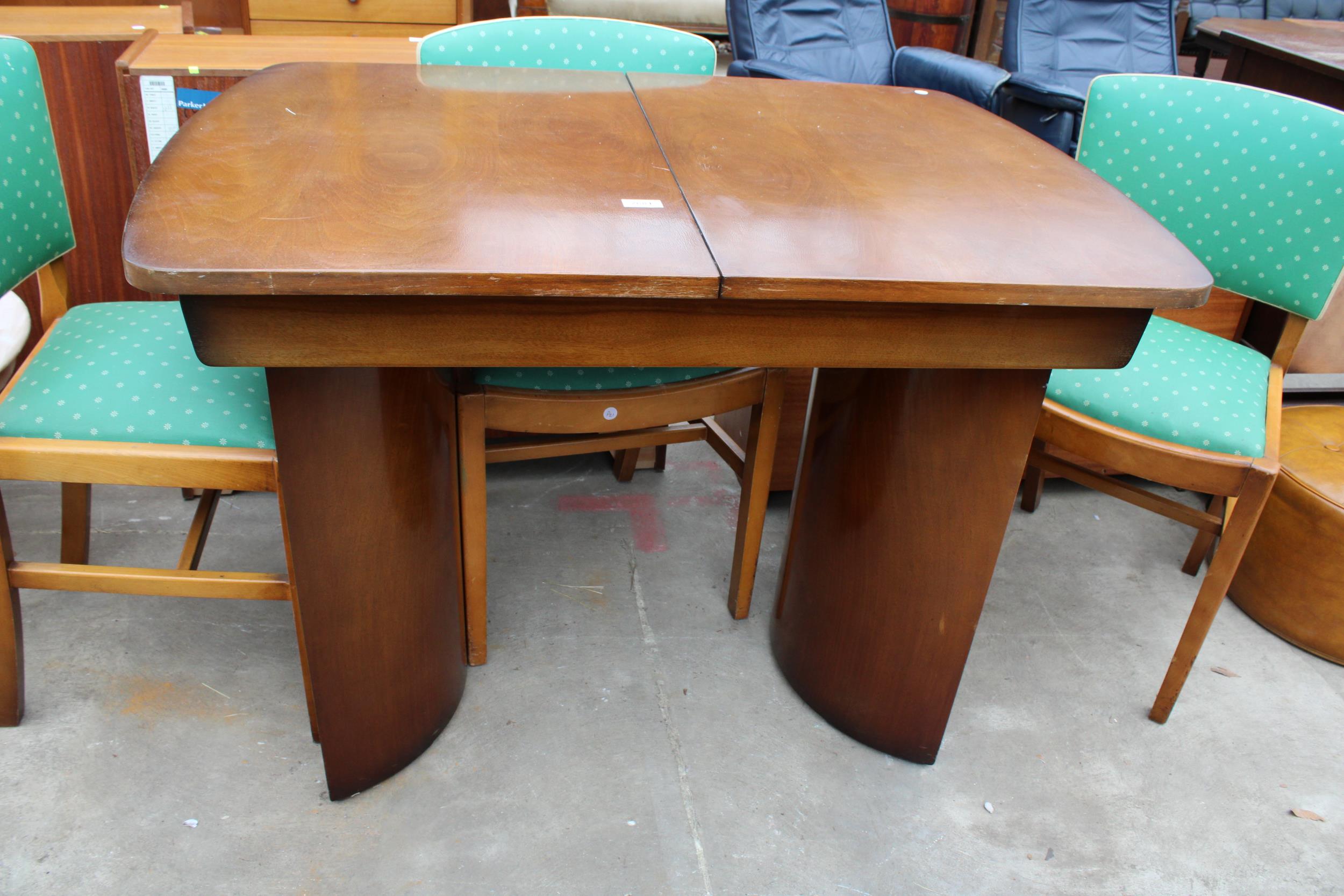 A MID 20TH CENTURY WALNUT EXTENDING DINING TABLE AND FOUR CHAIRS - Image 3 of 5